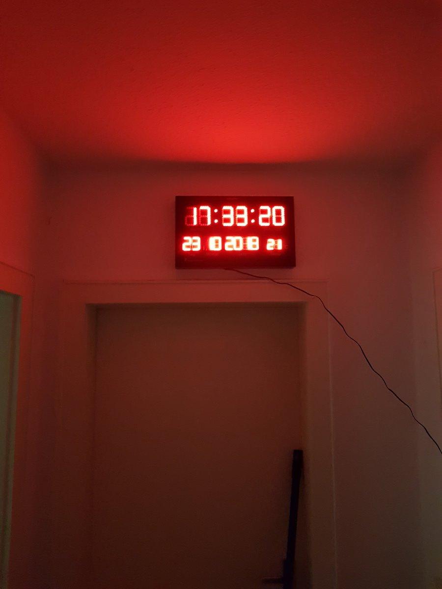 Lunartec LED-Uhren Funk-Wanduhr rot Datum Temperatur Metall