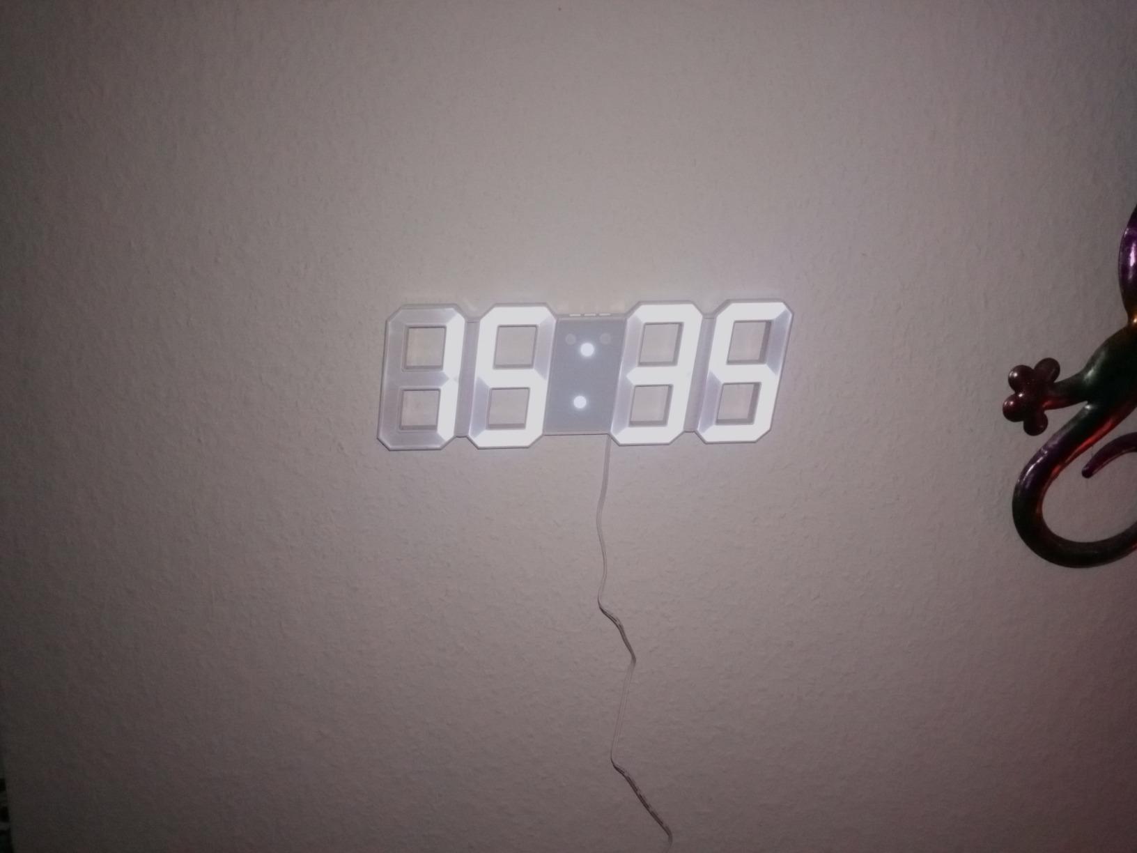 Lunartec LED-Uhren Jumbo-Digitaluhr Wand 28 cm mit Wecker