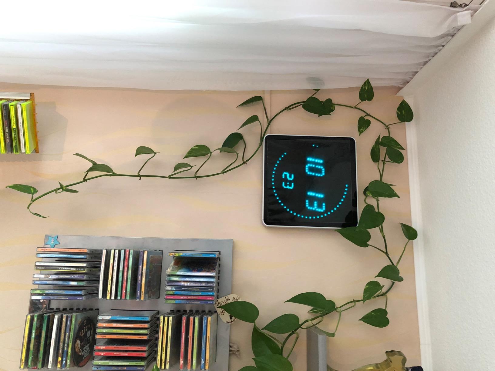 Lunartec LED-Uhren Funk-Tischuhr Wanduhr blau Thermometer 28cm