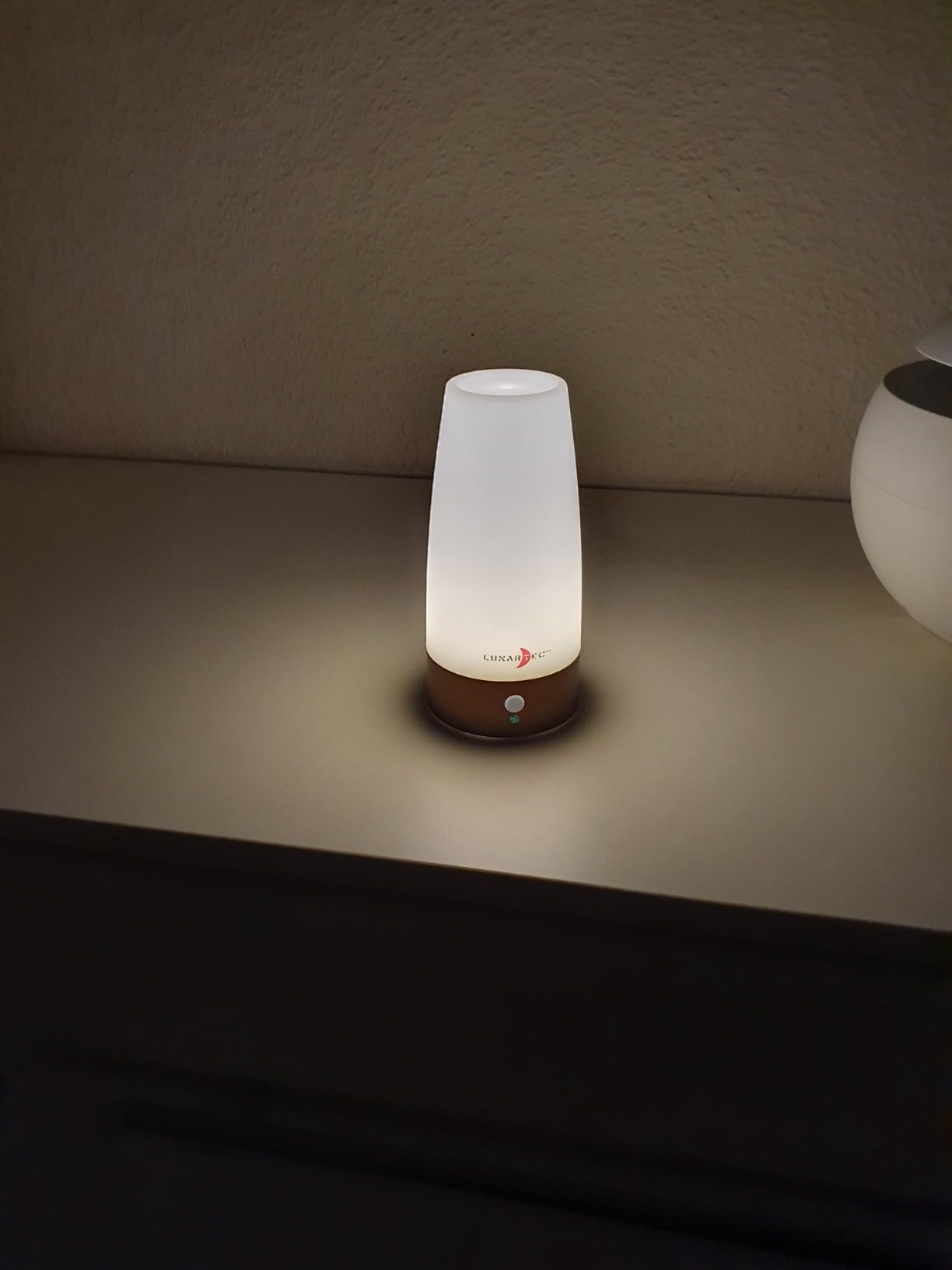 Lunartec LED-Tischlampe mit Bewegungsmelder warmweiß Batterie