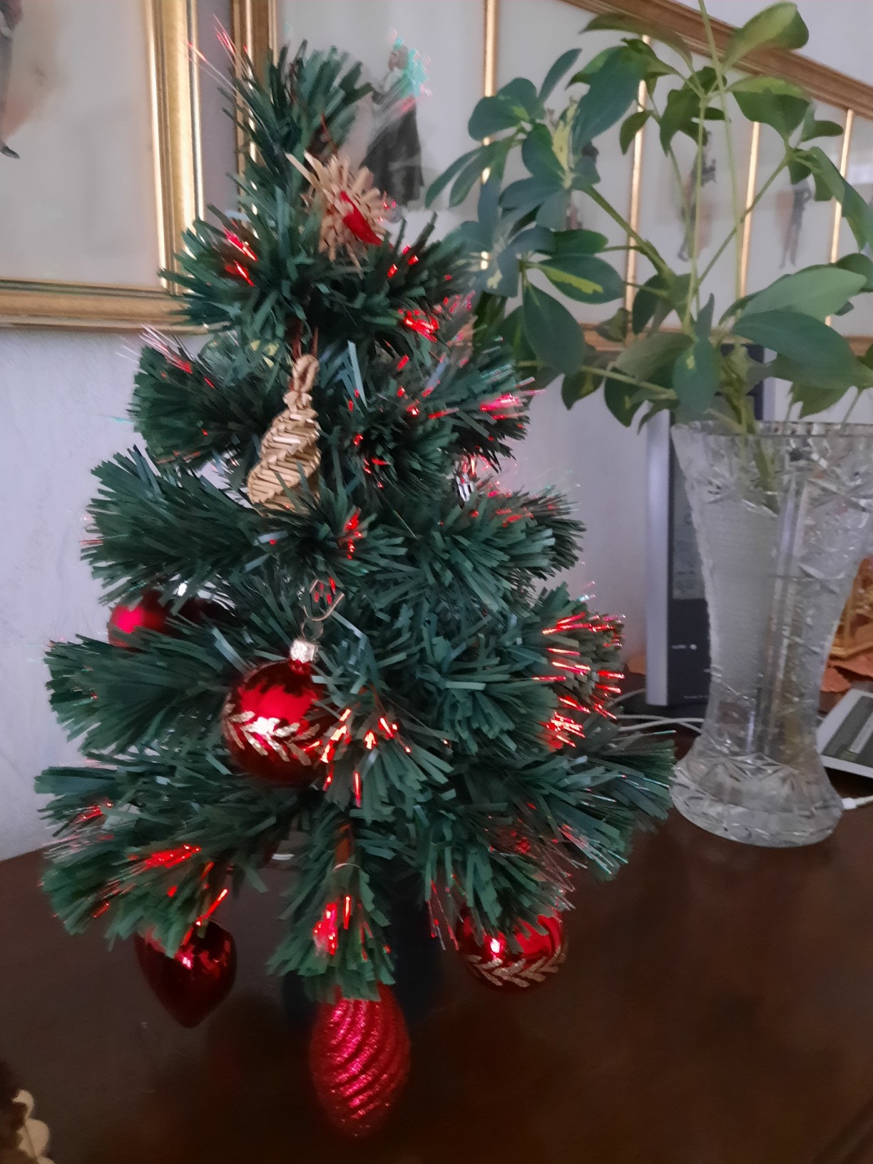 Lunartec Licht-Dekoration Glasfaser Weihnachtsbaum 45cm Batterie Farbwechsel