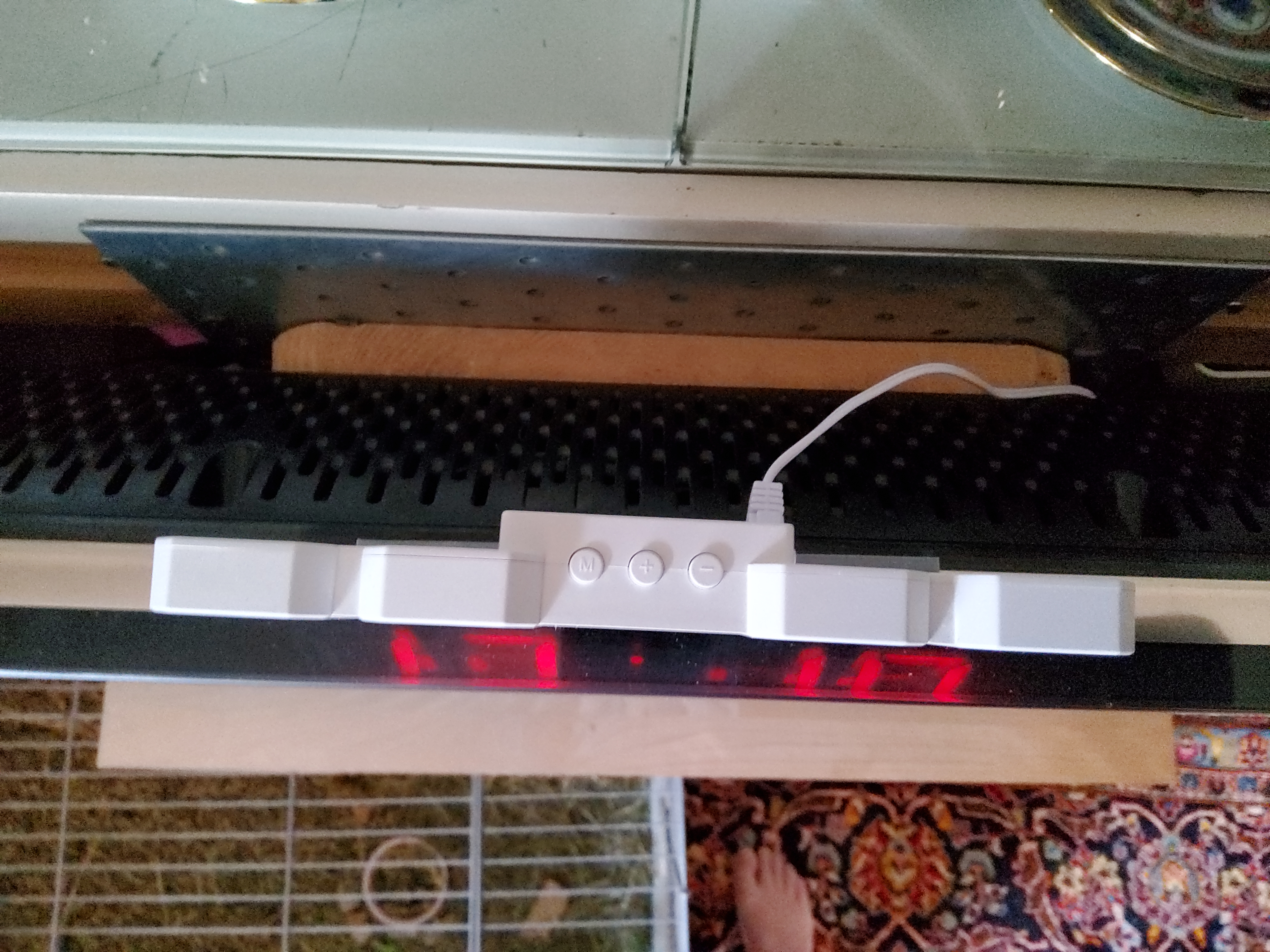 Lunartec LED-Uhren USB Tisch- Wanduhr weiß-rot mit Wecker