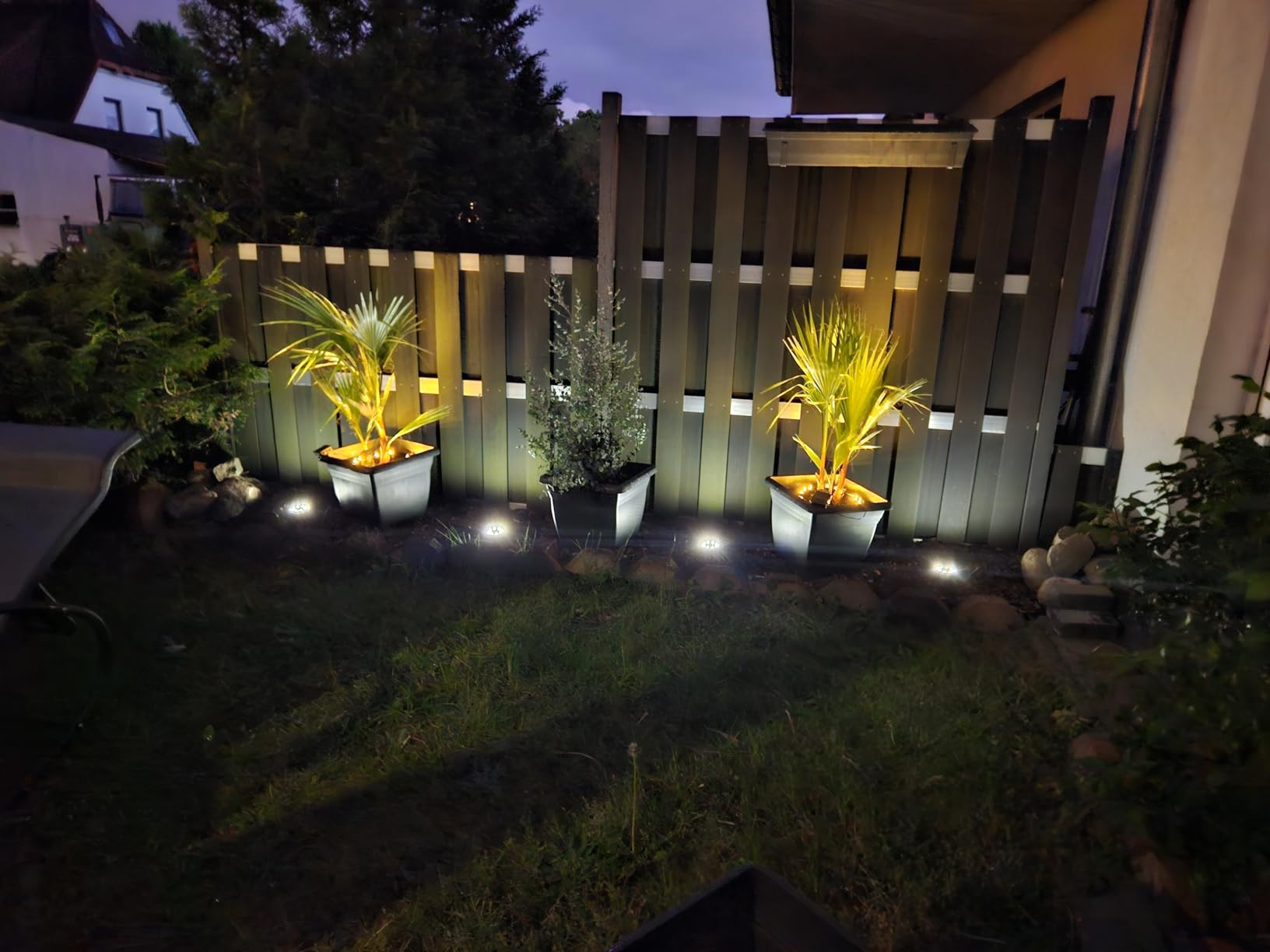 Lunartec Pflanzenstrahler Solar 15 LEDs Dämmerungssensor IP44