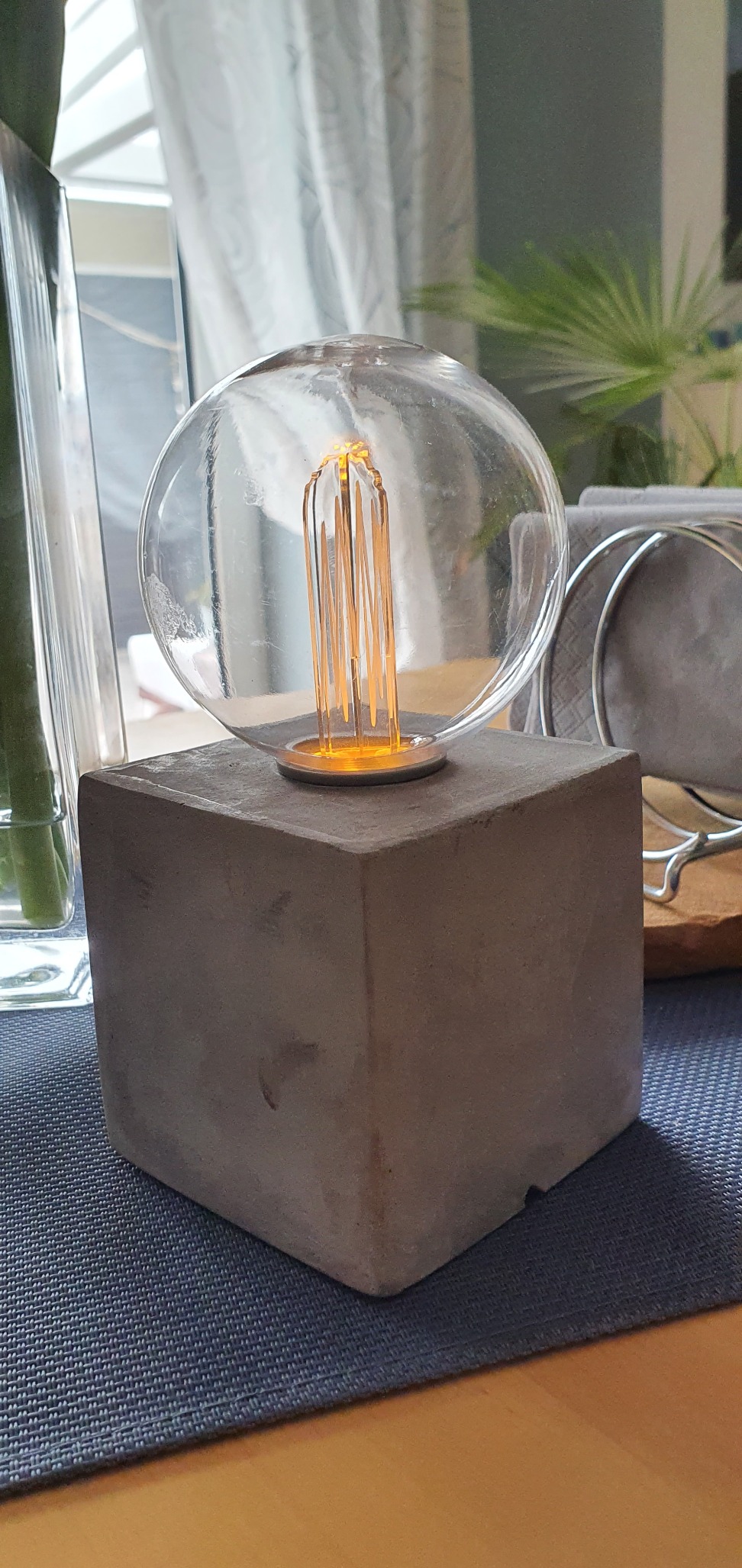 Lunartec Innenbeleuchtung Deko-Tischleuchte Beton warmweiß
