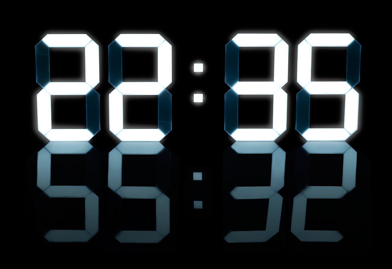 Lunartec XXL LED-Uhr Digital Wand-Tischuhr 45cm dimmbar