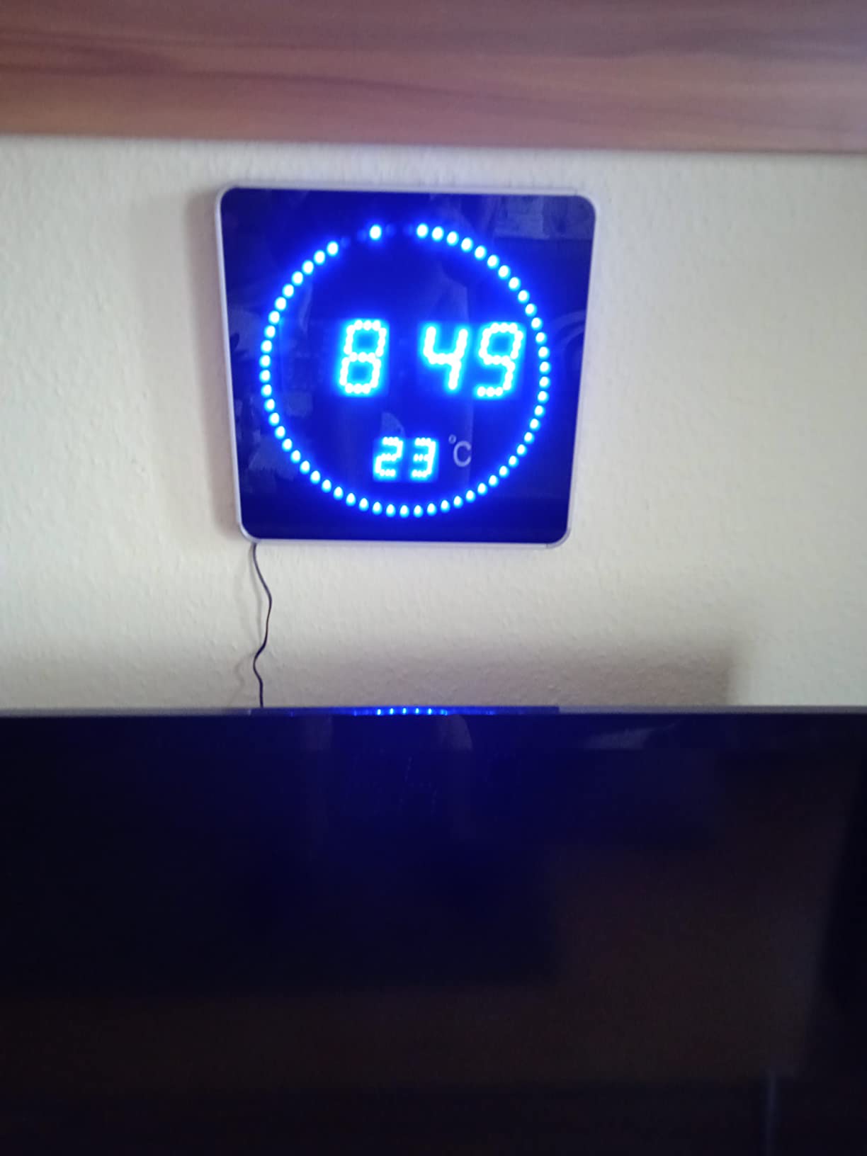 Lunartec LED-Uhren Funk-Tischuhr Wanduhr blau Thermometer 28cm