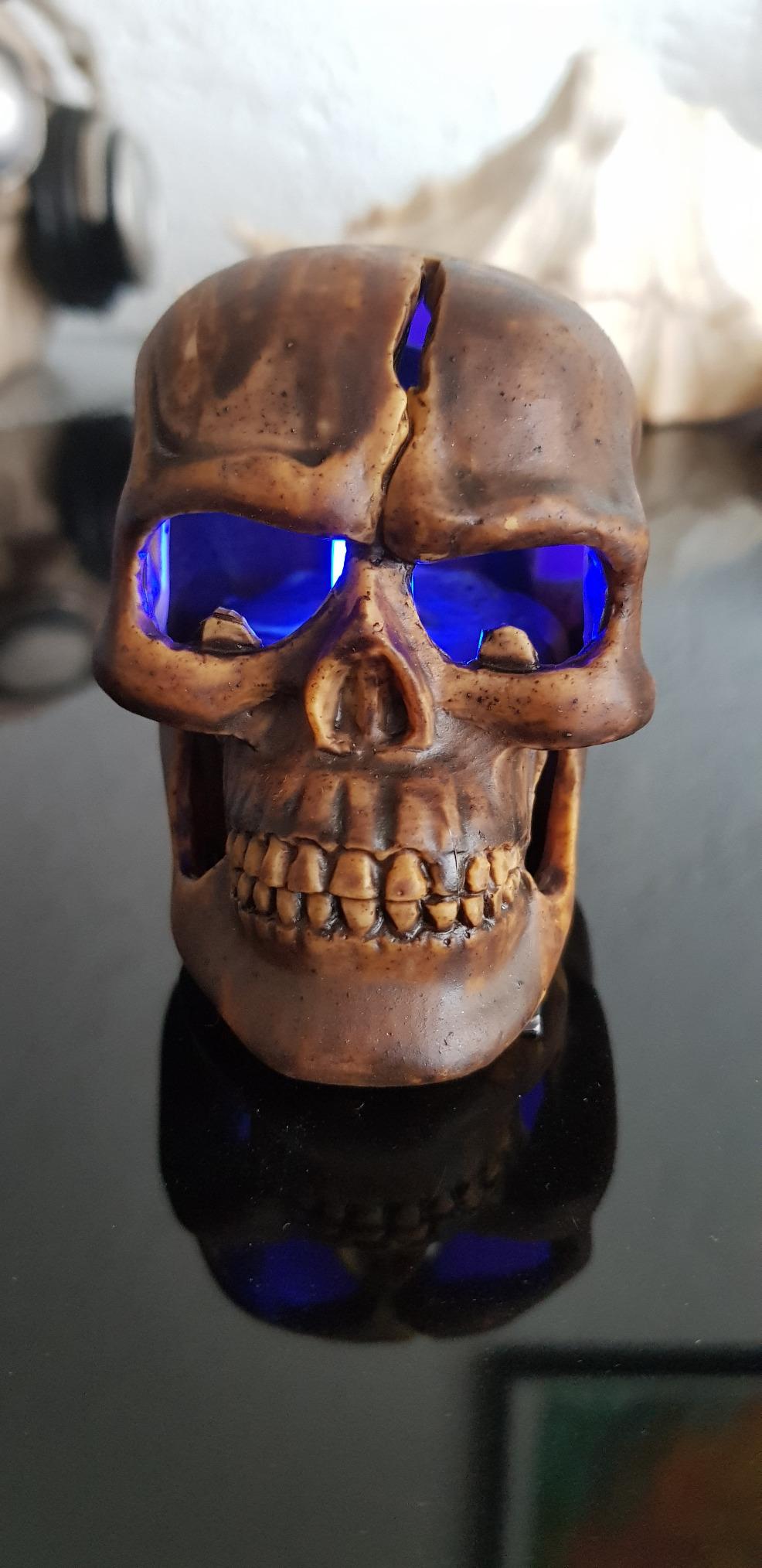 Lunartec Licht-Dekoration Crackhead Totenkopf Leuchte blaue LED