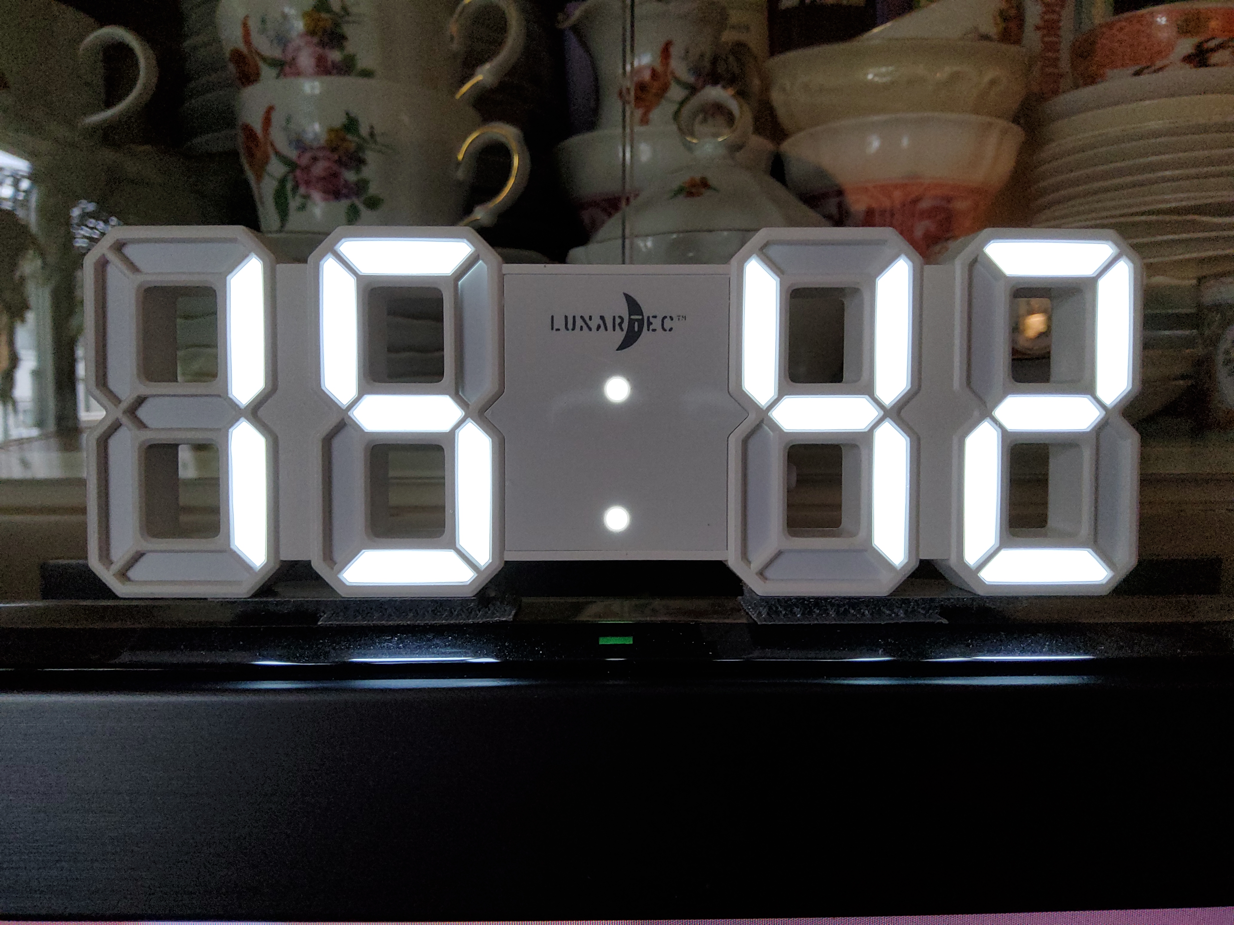 Lunartec LED-Uhren USB Tisch- Wanduhr weiß-rot mit Wecker