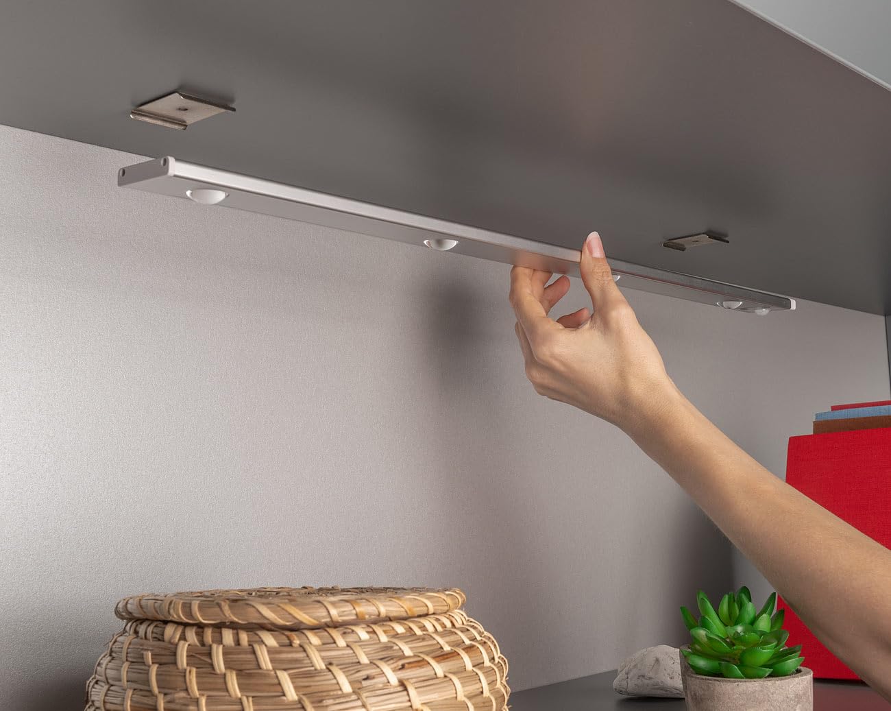 Lunartec Innenbeleuchtung Akku-LED-Lichtleiste 60cm CCT