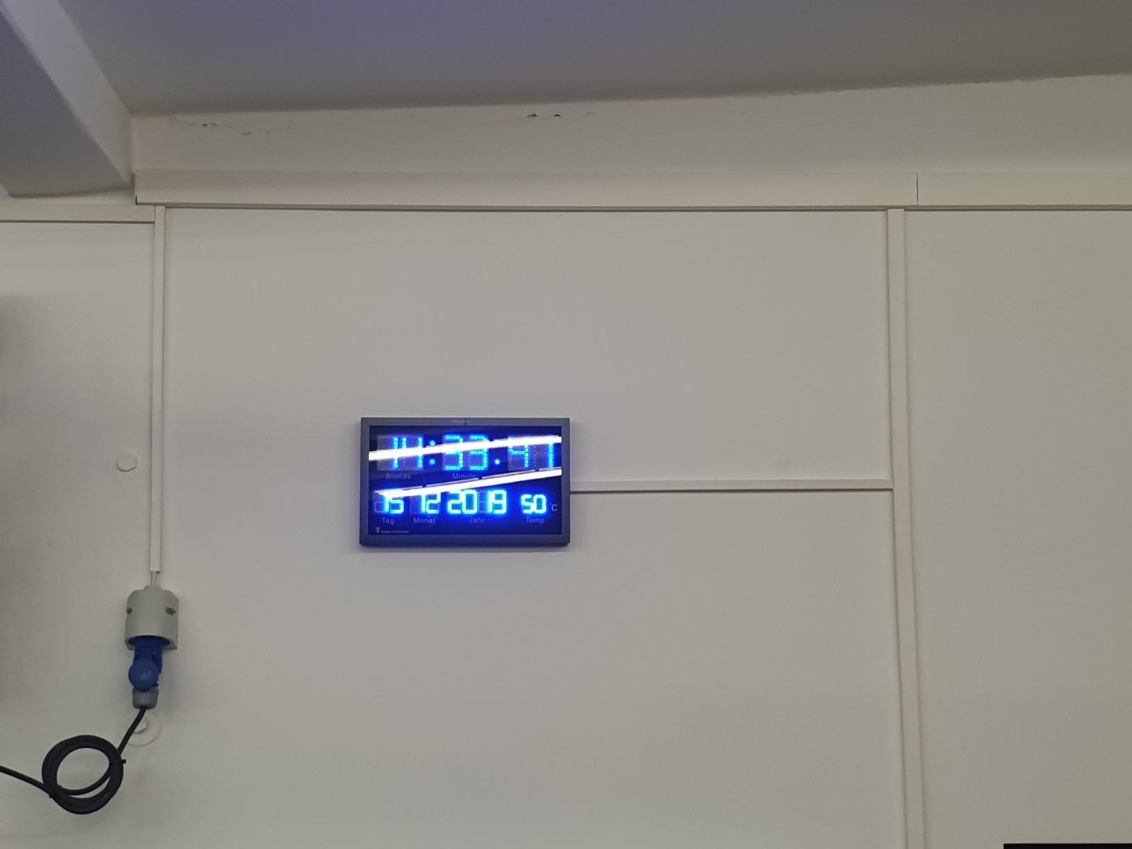 Lunartec Digitaluhr Funk LED blau Wand Tisch Datum