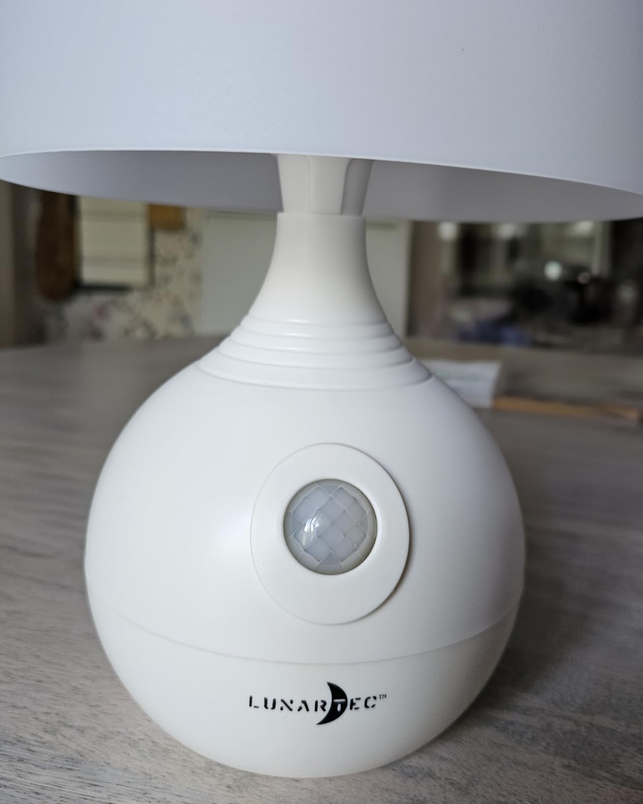 Lunartec Innenbeleuchtung LED-Tischlampe Bewegungsmelder warmweiß