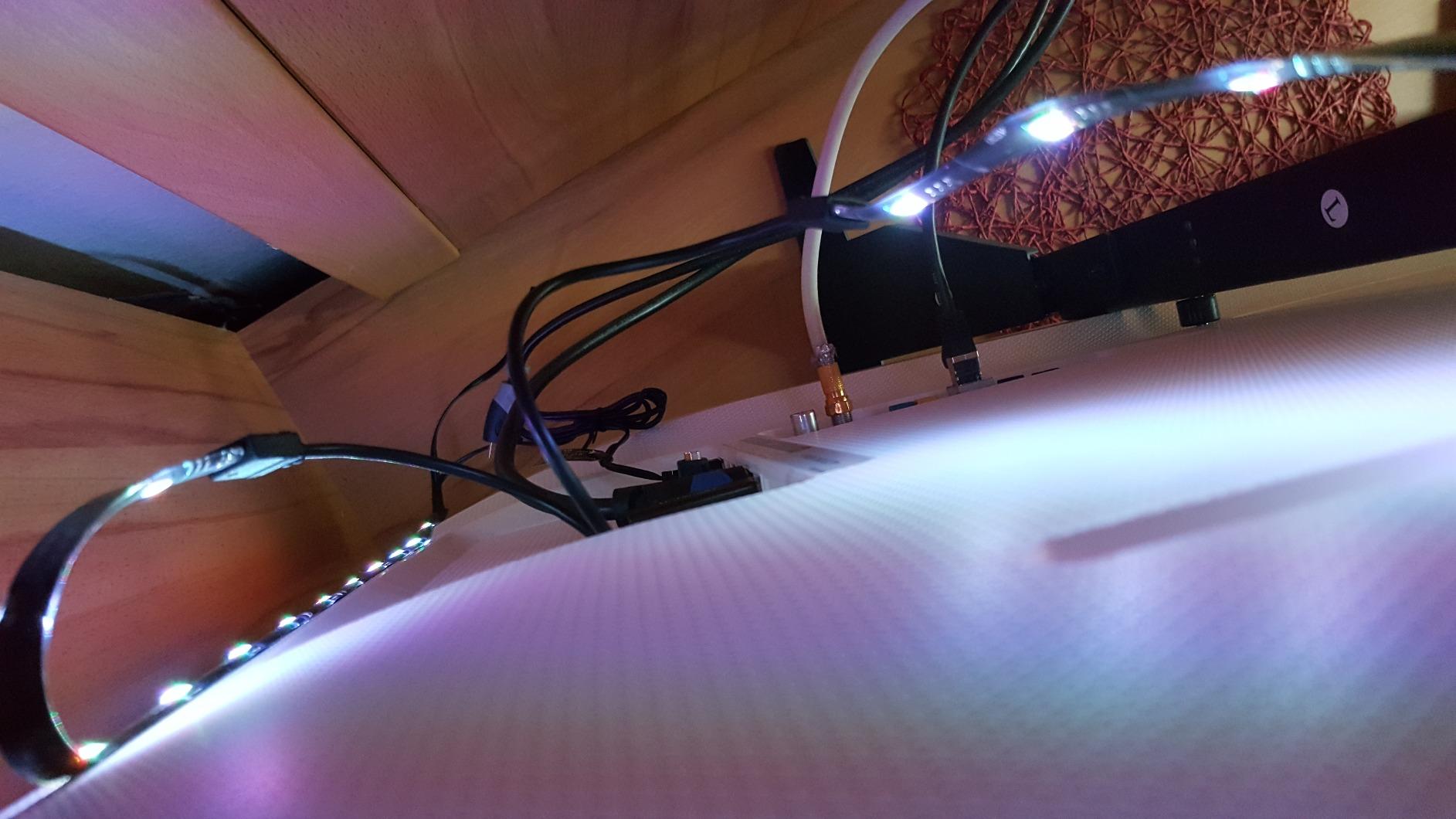 Lunartec Innenbeleuchtung TV-Hintergrundbeleuchtung RGB 4 Leisten USB