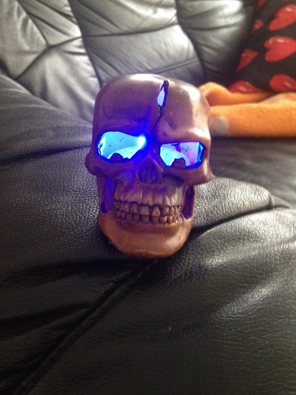 Lunartec Licht-Dekoration Crackhead Totenkopf Leuchte blaue LED
