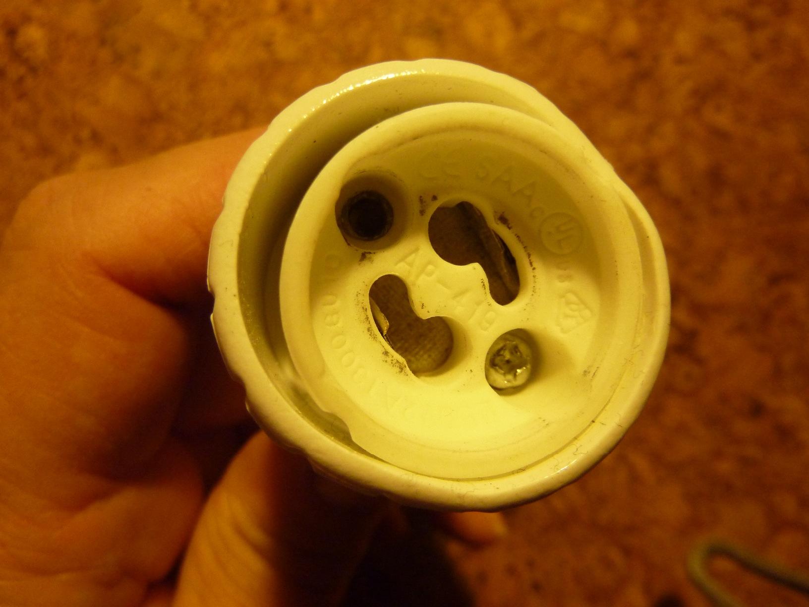 Lunartec Lampensockel-Adapter E27 auf GU10 Keramik 4er-Pack