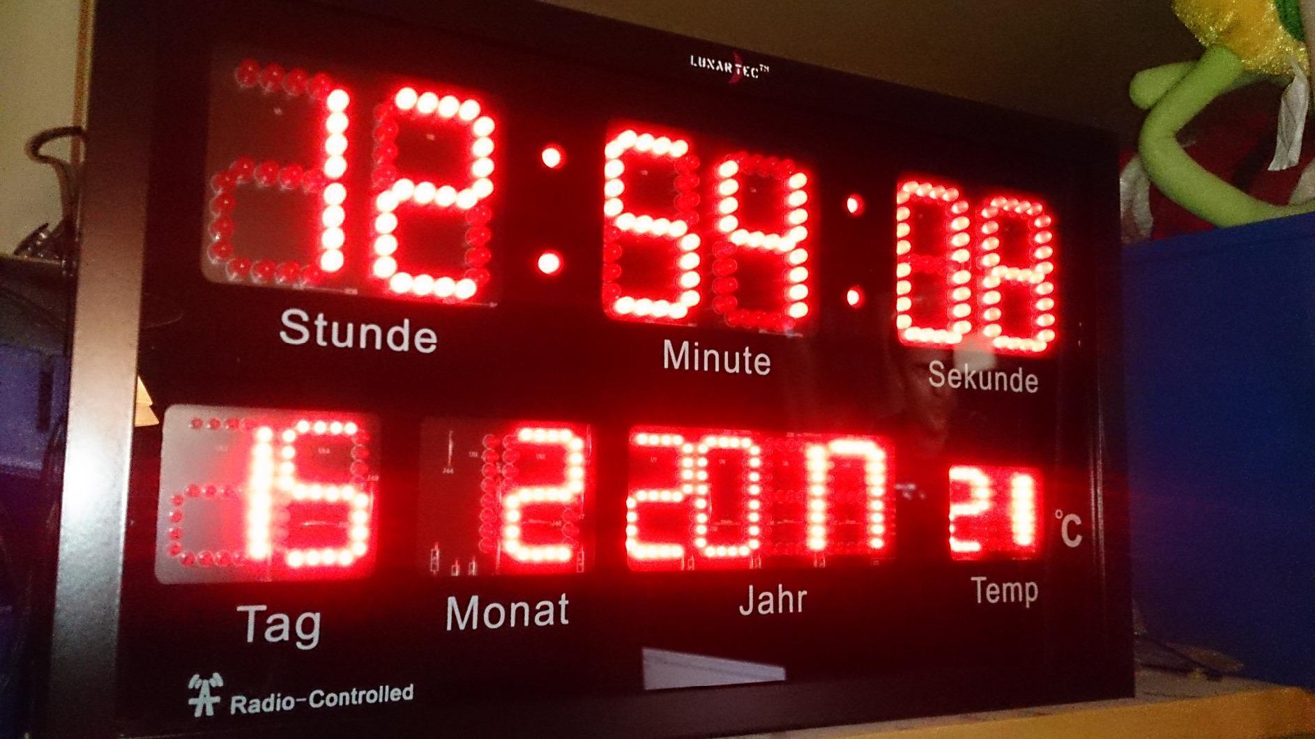 Lunartec LED-Uhren Funk-Wanduhr rot Datum Temperatur Metall