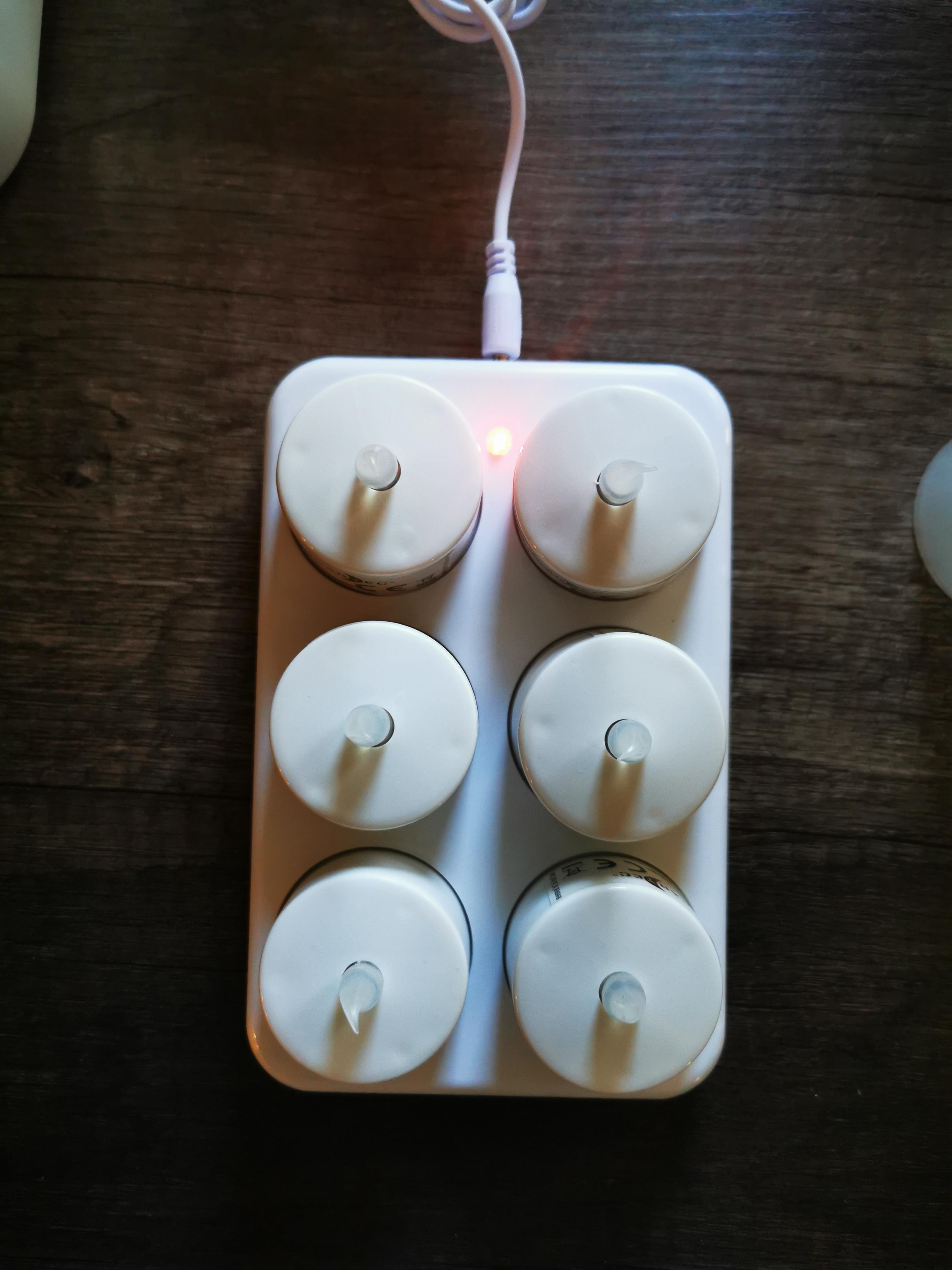 Lunartec Licht-Dekoration LED-Teelichter 6er-Set mit Ladestation