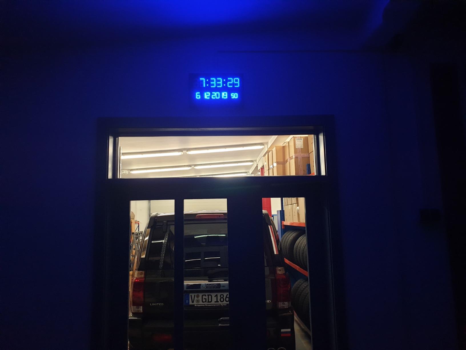 Lunartec Digitaluhr Funk LED blau Wand Tisch Datum