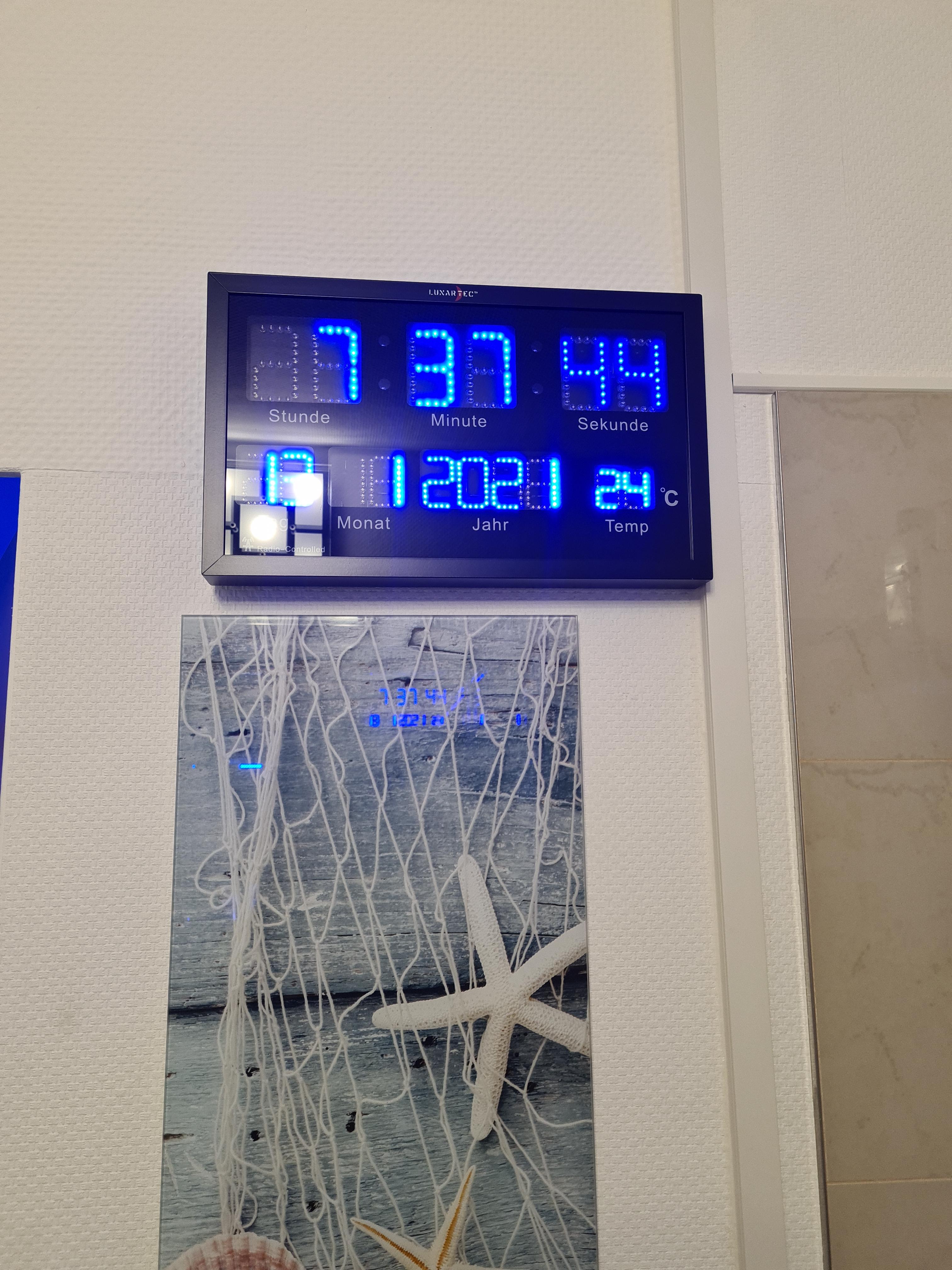 Lunartec Digitaluhr Funk LED blau Wand Tisch Datum