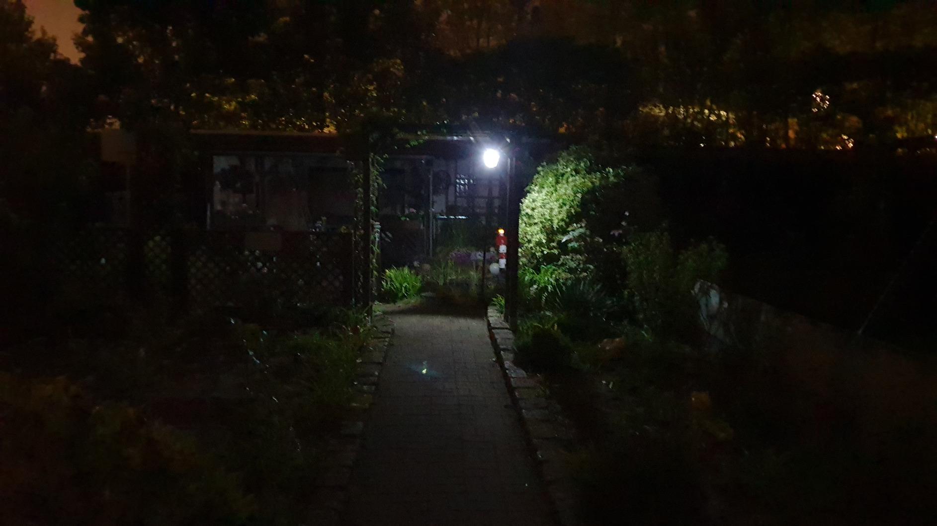 Lunartec Außenbeleuchtung Solar-Gartenleuchte 200cm 2er-Set