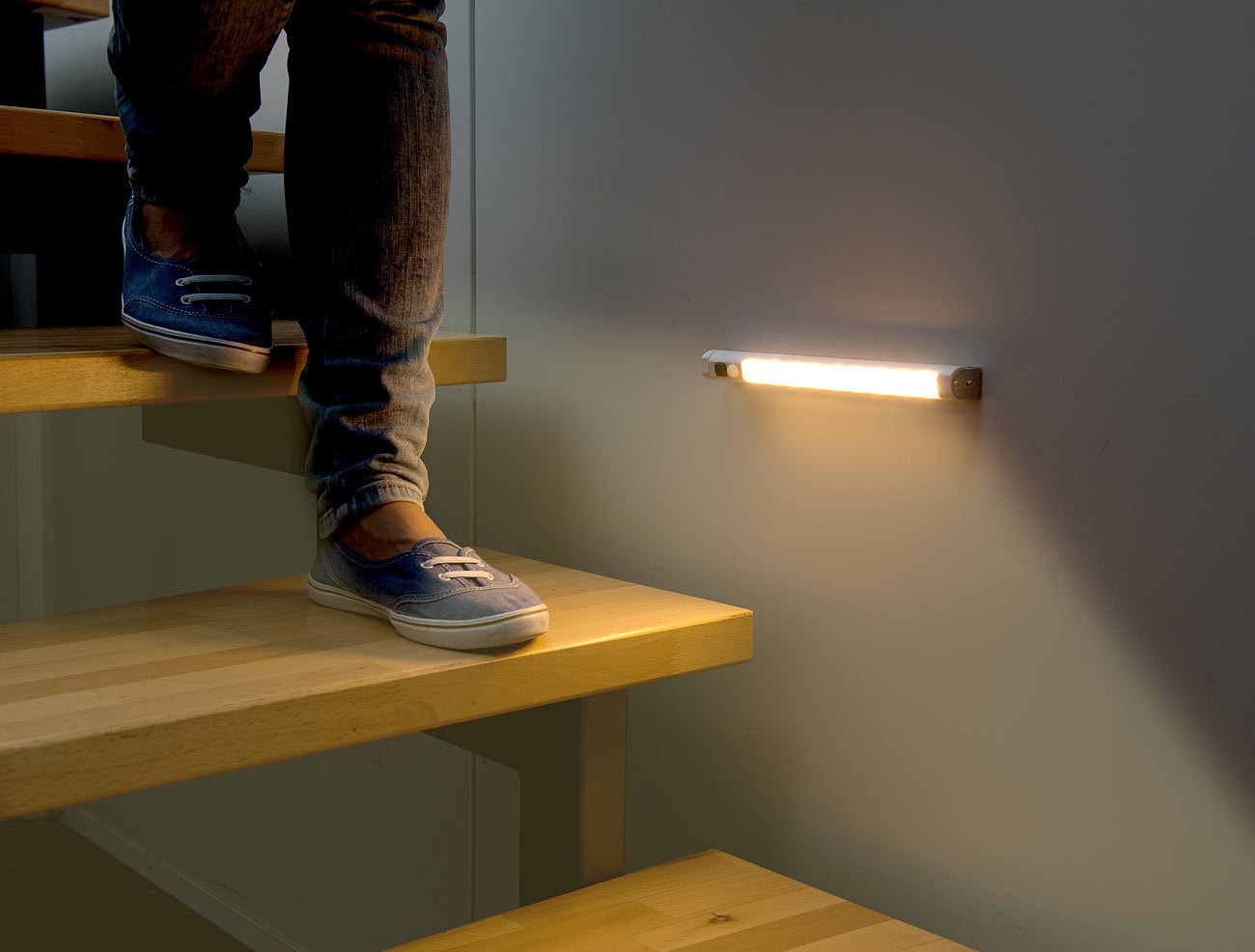 Lunartec Innenbeleuchtung LED-Lichtleiste 9 LEDs warmweiß