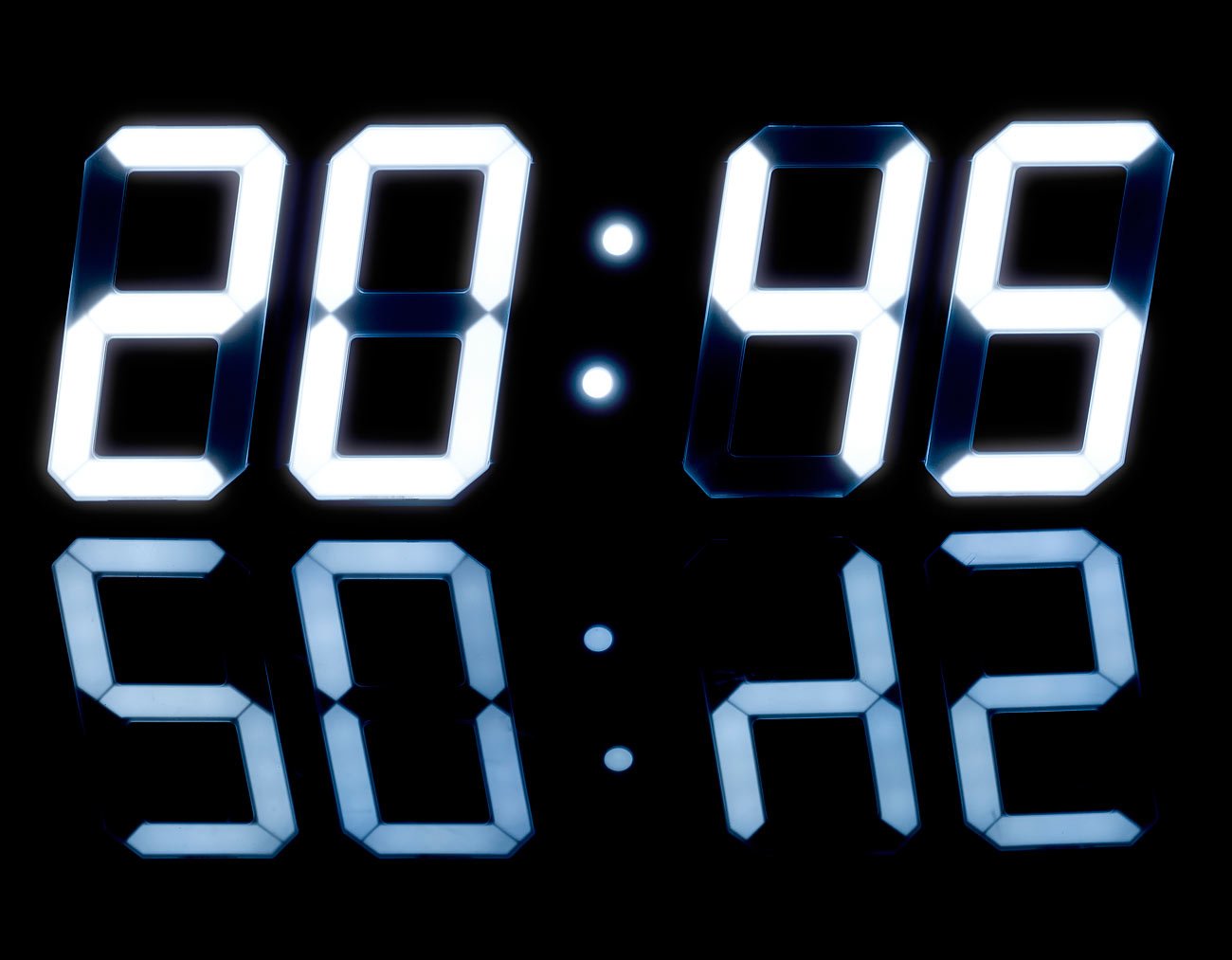 Lunartec LED-Uhren Jumbo-Digitaluhr Wand 28 cm mit Wecker