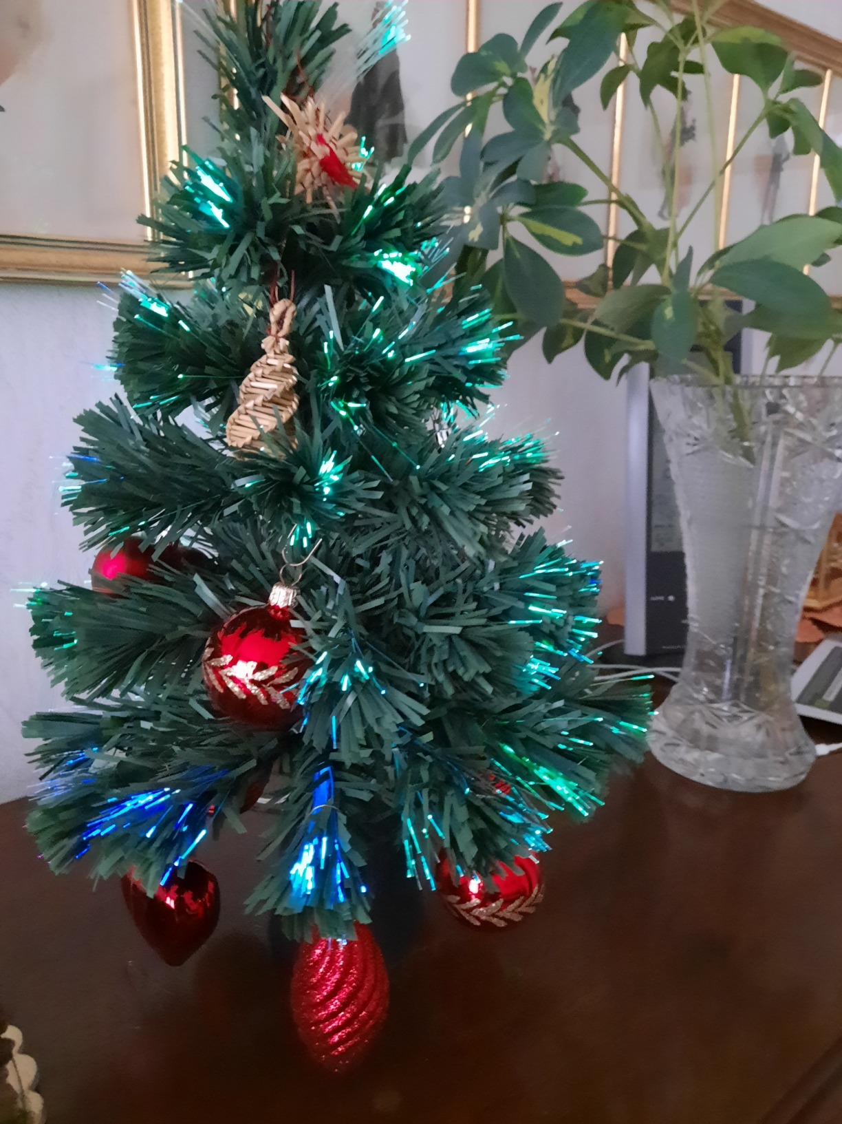 Lunartec Licht-Dekoration Glasfaser Weihnachtsbaum 45cm Batterie Farbwechsel