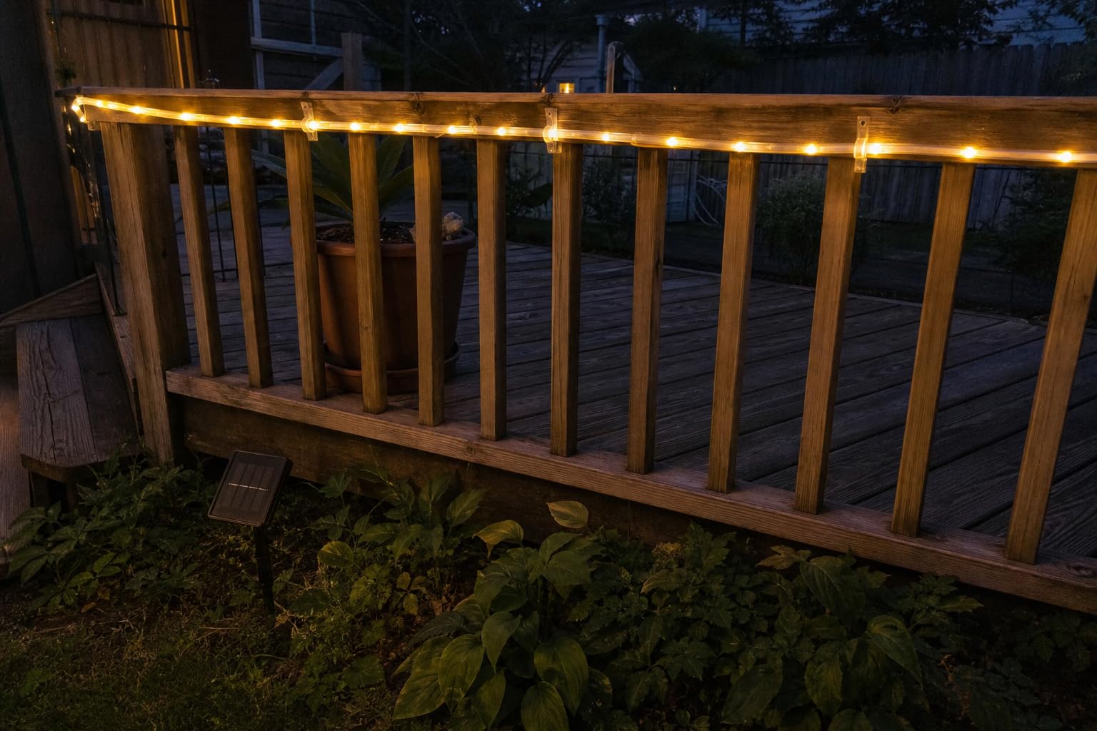 Bxroiu Lichtschlauch 10 m 100 LED Schlauch Weiß solar