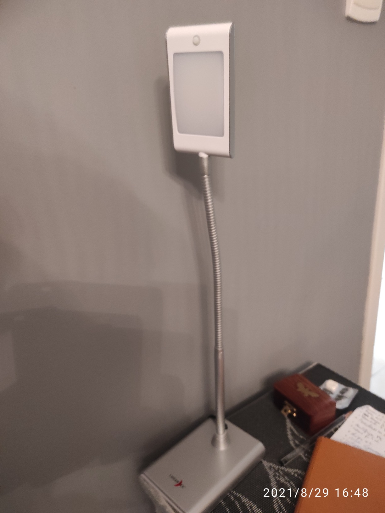 Lunartec Innenbeleuchtung LED-Tischleuchte 5W silbern Schwanenhals