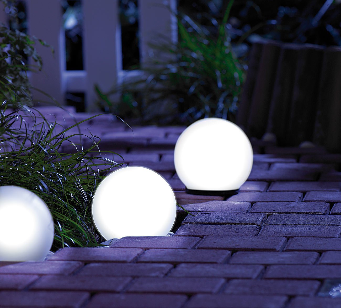 Lunartec Licht-Dekoration Solarkugel Glas 9 cm 2er-Set weiß