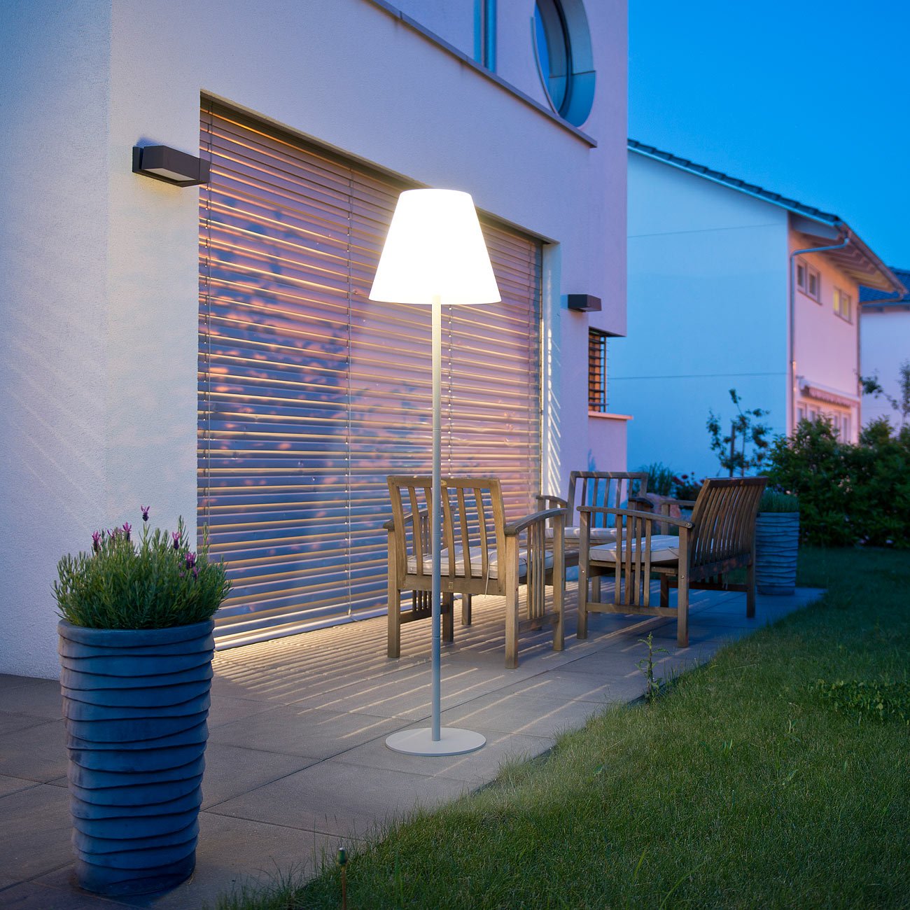 Lunartec Außenbeleuchtung Solar-Stehlampe warmweiß 50 lm IP44