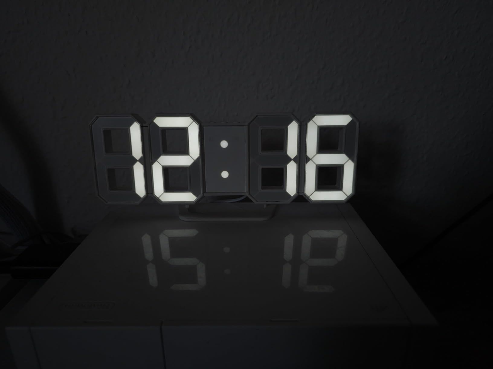 Lunartec LED-Tischuhr Wanduhr große Ziffern 21,5 cm mit Wecker