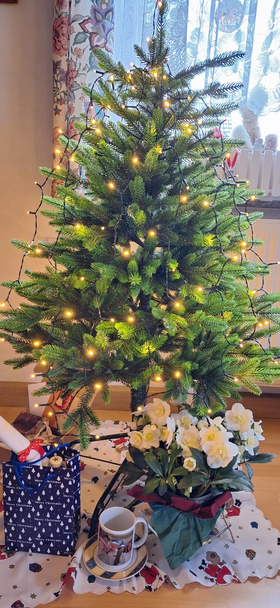 Lunartec Licht-Dekoration Christbaum-Überwurf 180 LEDs warmweiß IP44
