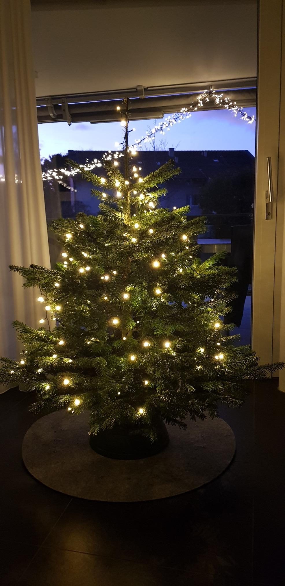 Lunartec Licht-Dekoration Christbaum-Überwurf 180 LEDs warmweiß IP44
