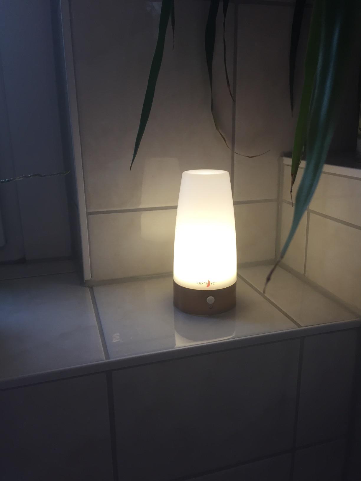 Lunartec LED-Tischlampe mit Bewegungsmelder warmweiß Batterie