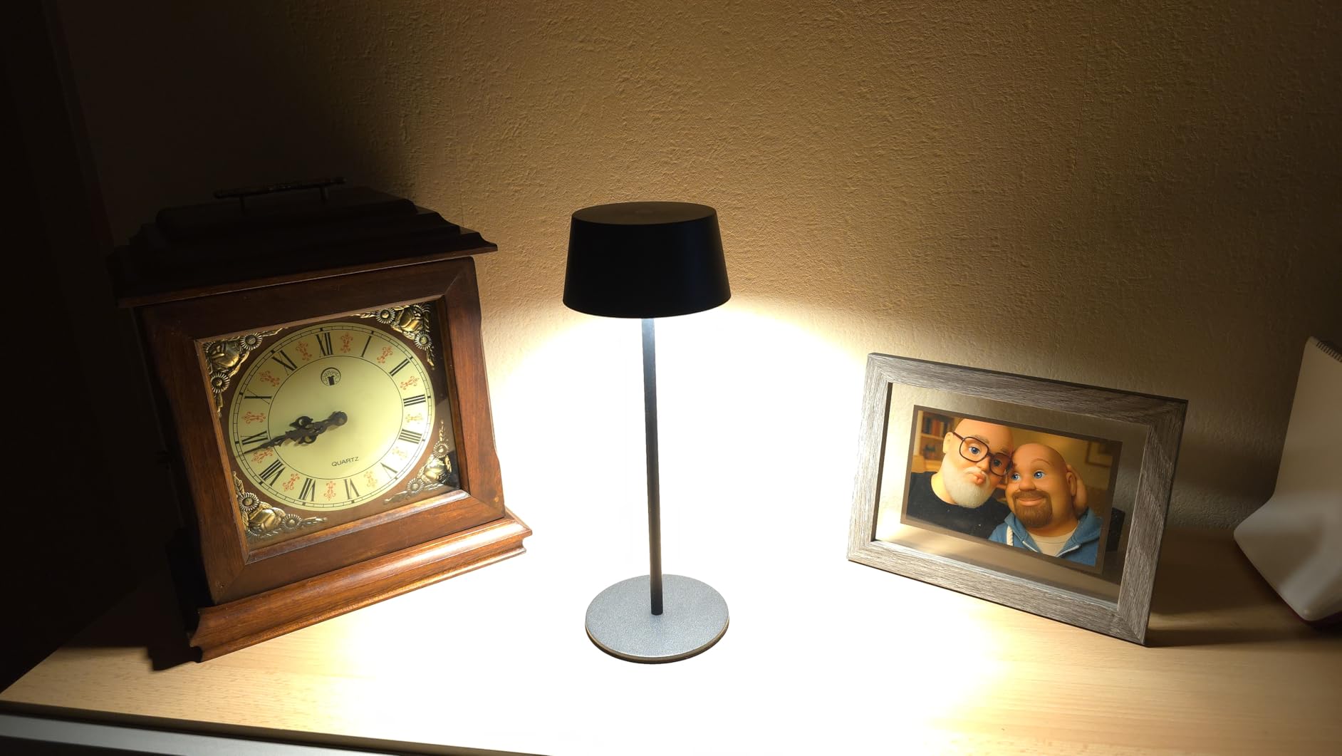 Lunartec Innenbeleuchtung 8er LED-Akku-Tischleuchten IP44