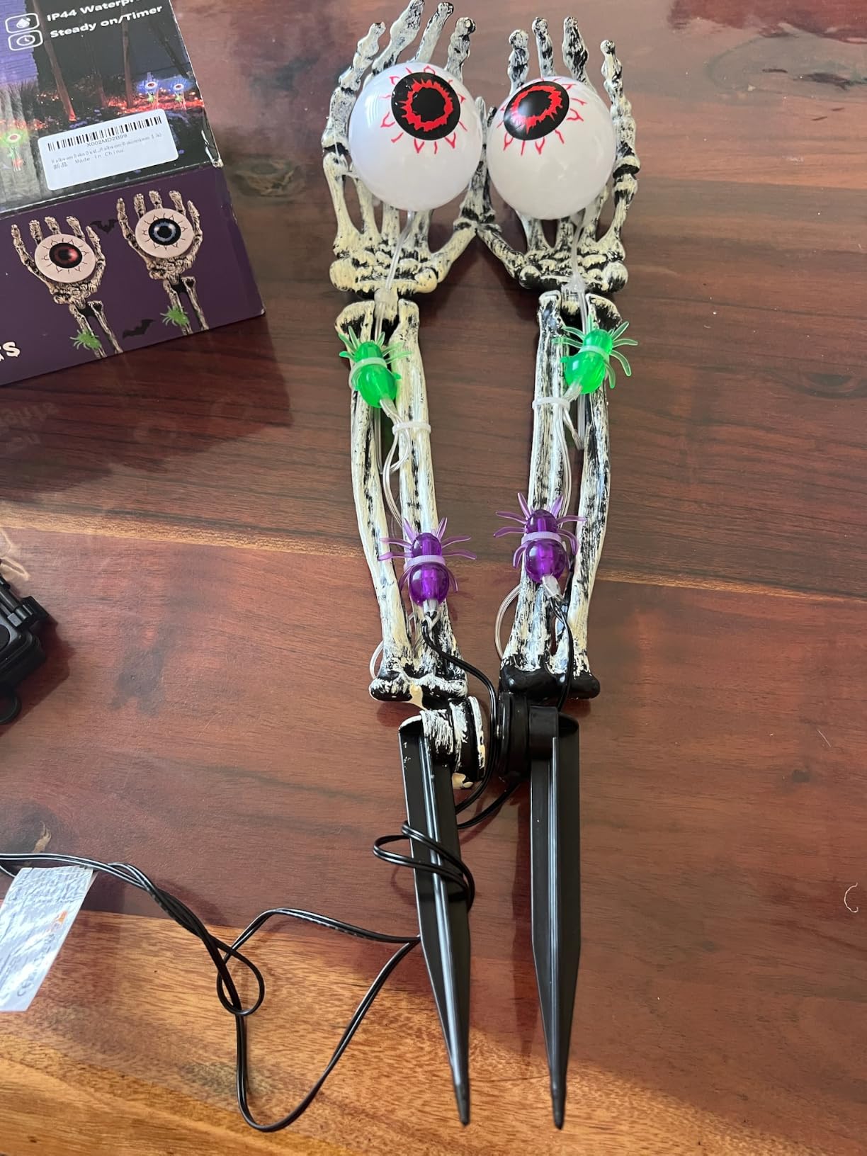 Qedertek Lighting Halloween Skelett-Hände Deko blau 2er-Set