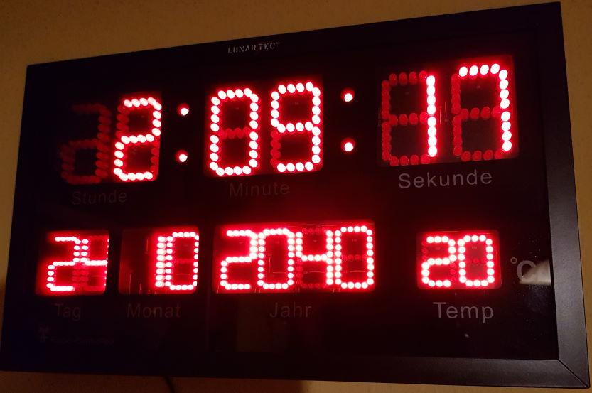 Lunartec LED-Uhren Funk-Wanduhr rot Datum Temperatur Metall