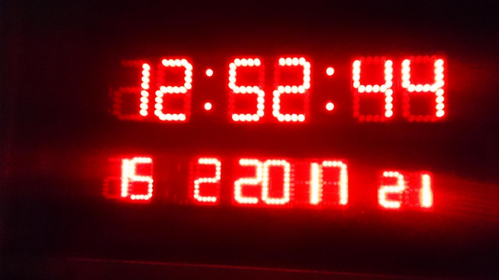 Lunartec LED-Uhren Funk-Wanduhr rot Datum Temperatur Metall