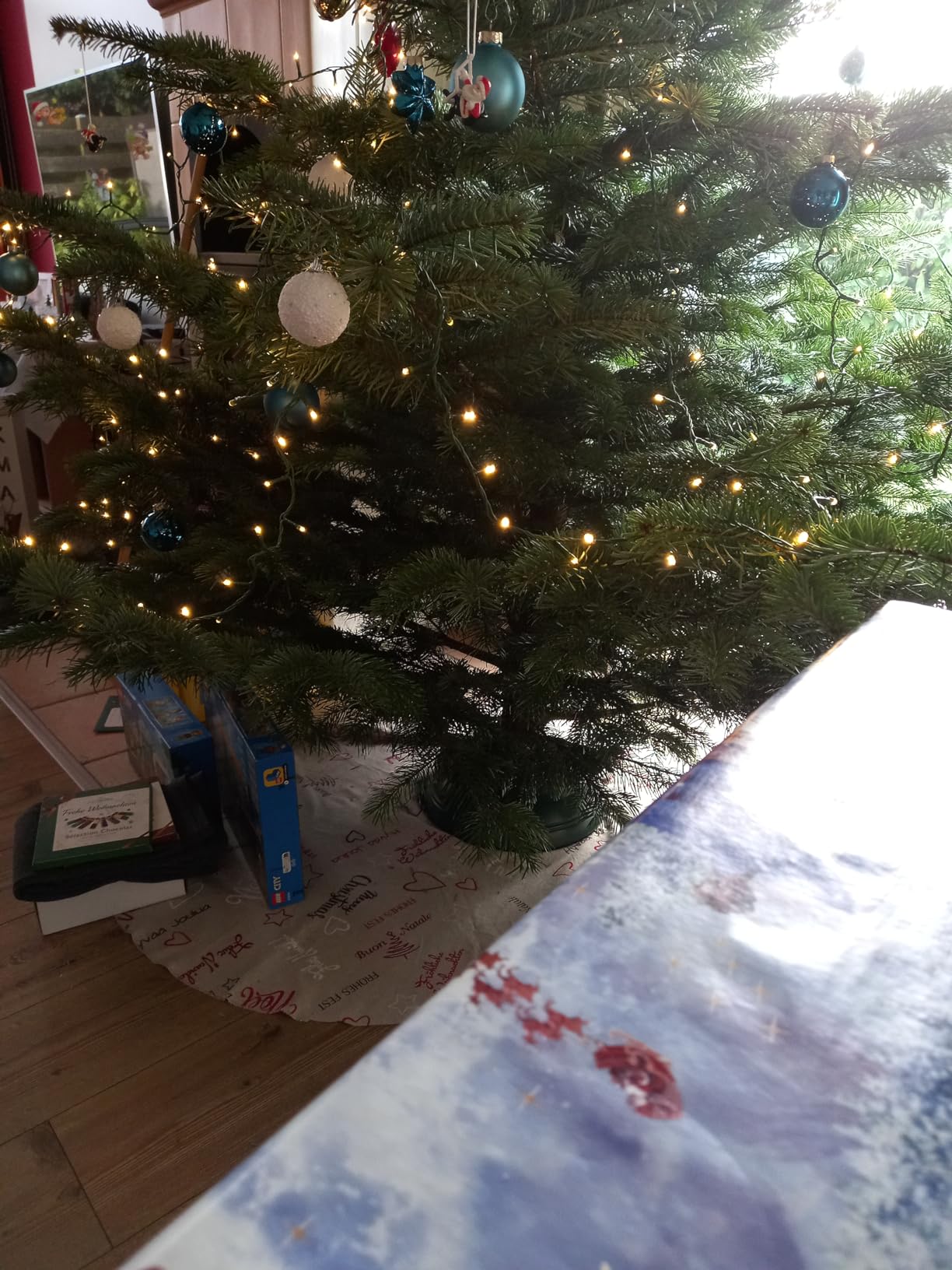 Lunartec Licht-Dekoration Tannenbaum-Überwurf 320 LEDs warmweiß