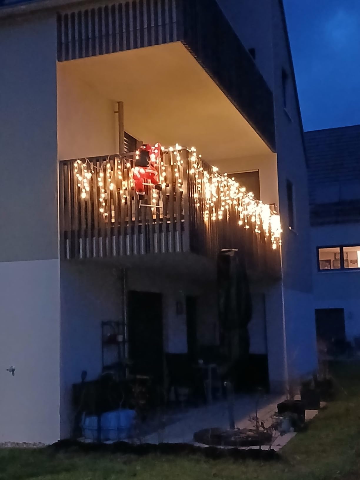 Qedertek Lighting Eisregen Lichterkette 15,3m 612 LED warmweiß