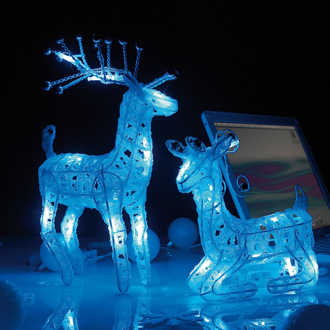 Lunartec Licht-Dekoration Rentier Dasher LED blau liegend