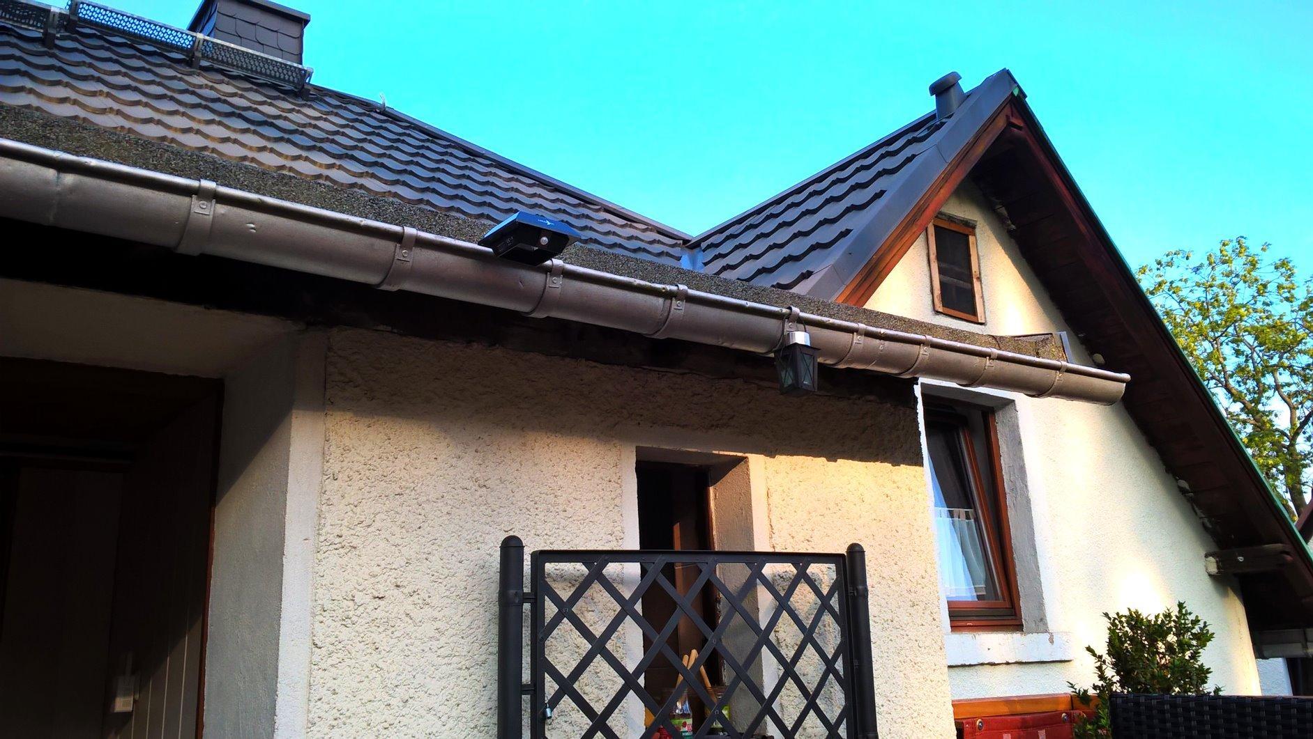 Lunartec Außenbeleuchtung Solar-Dachrinnenleuchte IP44 schwarz