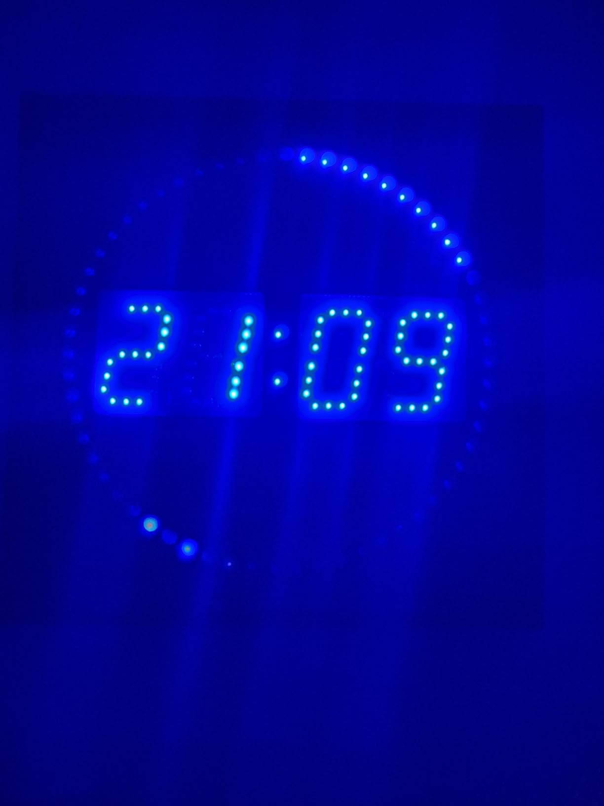 Lunartec LED-Uhren Funk-Wanduhr Blau 250 mm mit Netzteil