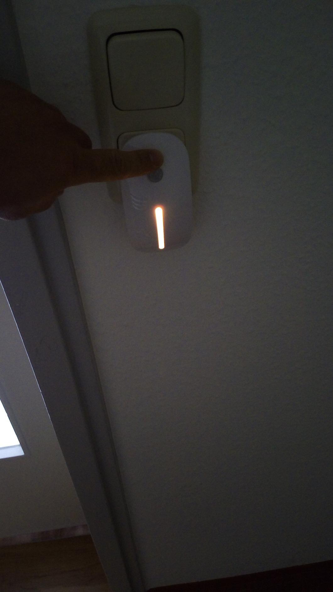 Lunartec Innenbeleuchtung Steckdosen-Nachtlicht Bewegungsmelder