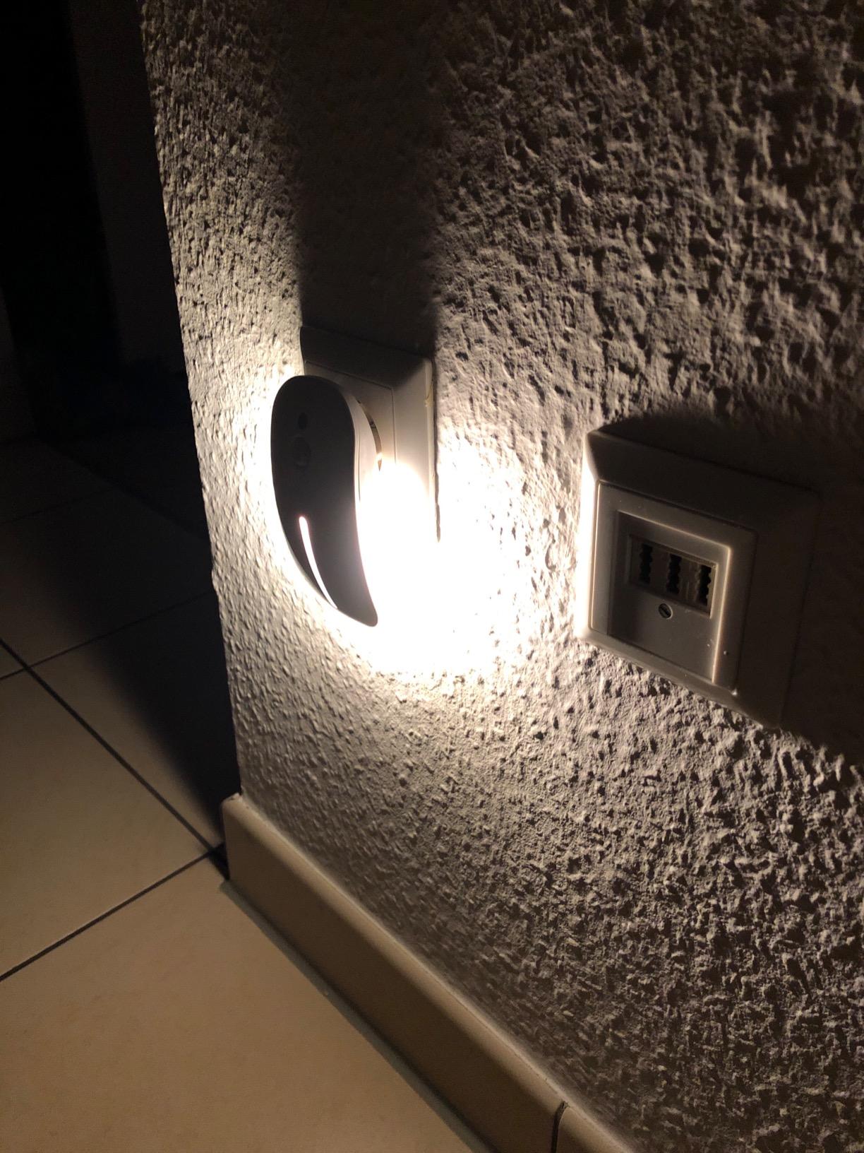 Lunartec Innenbeleuchtung Steckdosen-Nachtlicht Bewegungsmelder