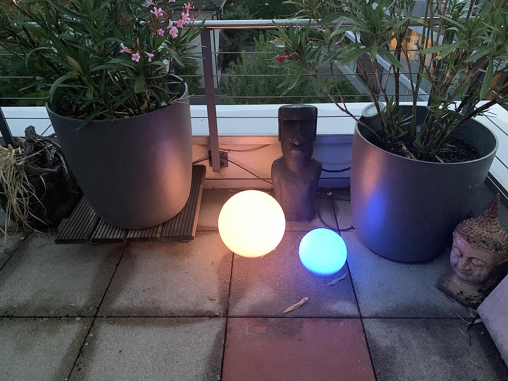 Lunartec Licht-Dekoration Solar-Leuchtkugel 20+30cm RGB 2er