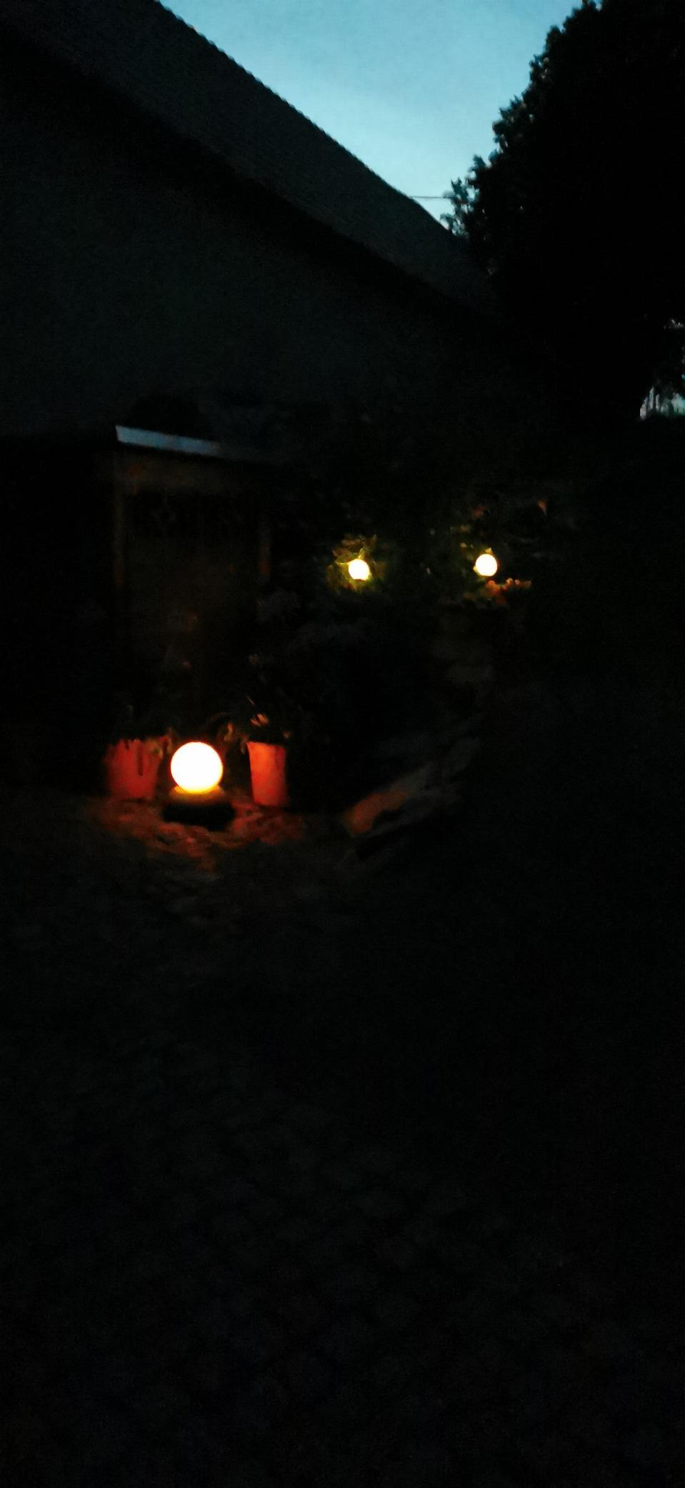 Lunartec Licht-Dekoration Solar-Leuchtkugel 20+30cm RGB 2er
