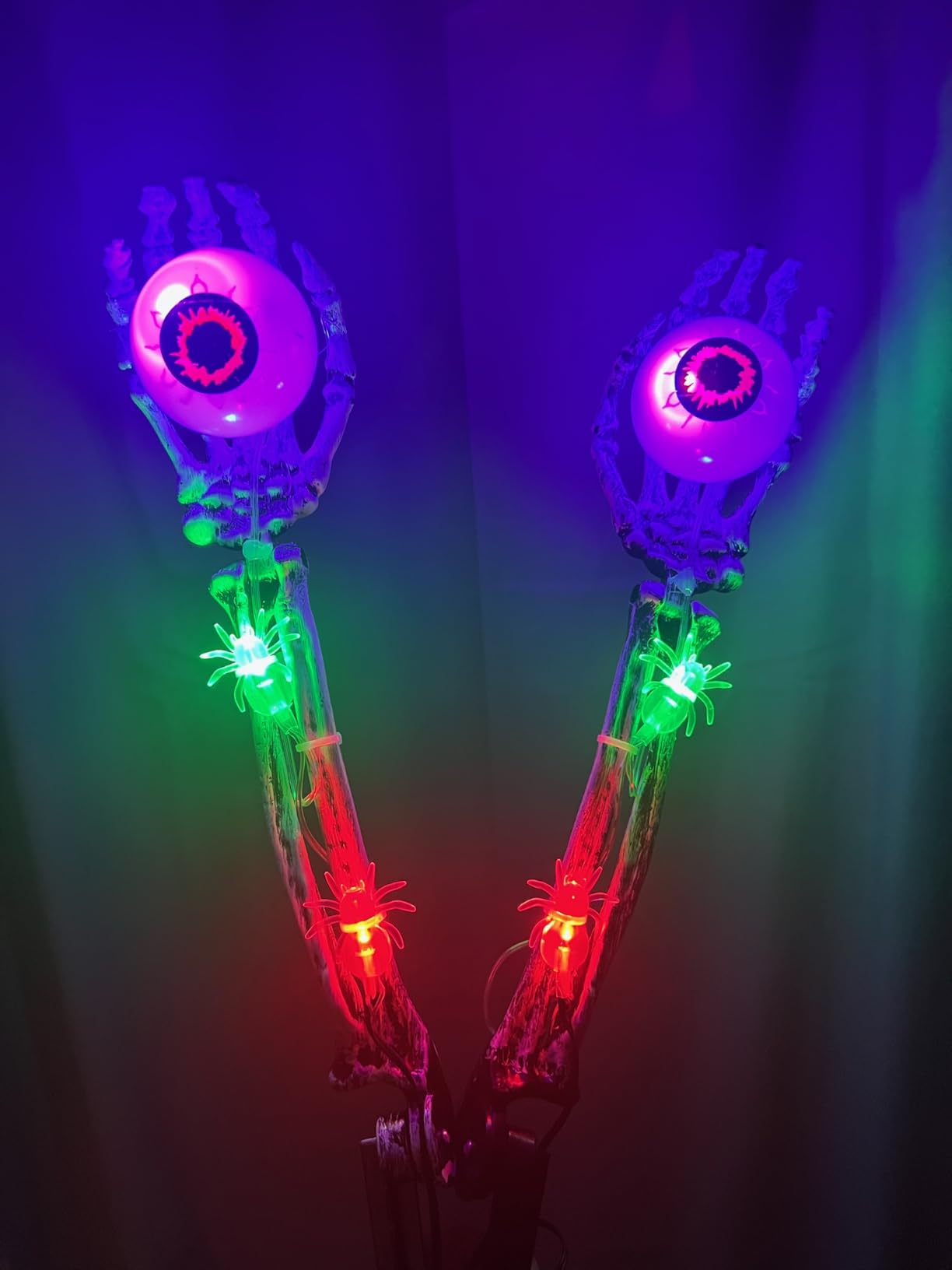 Qedertek Lighting Halloween Skelett-Hände Deko blau 2er-Set