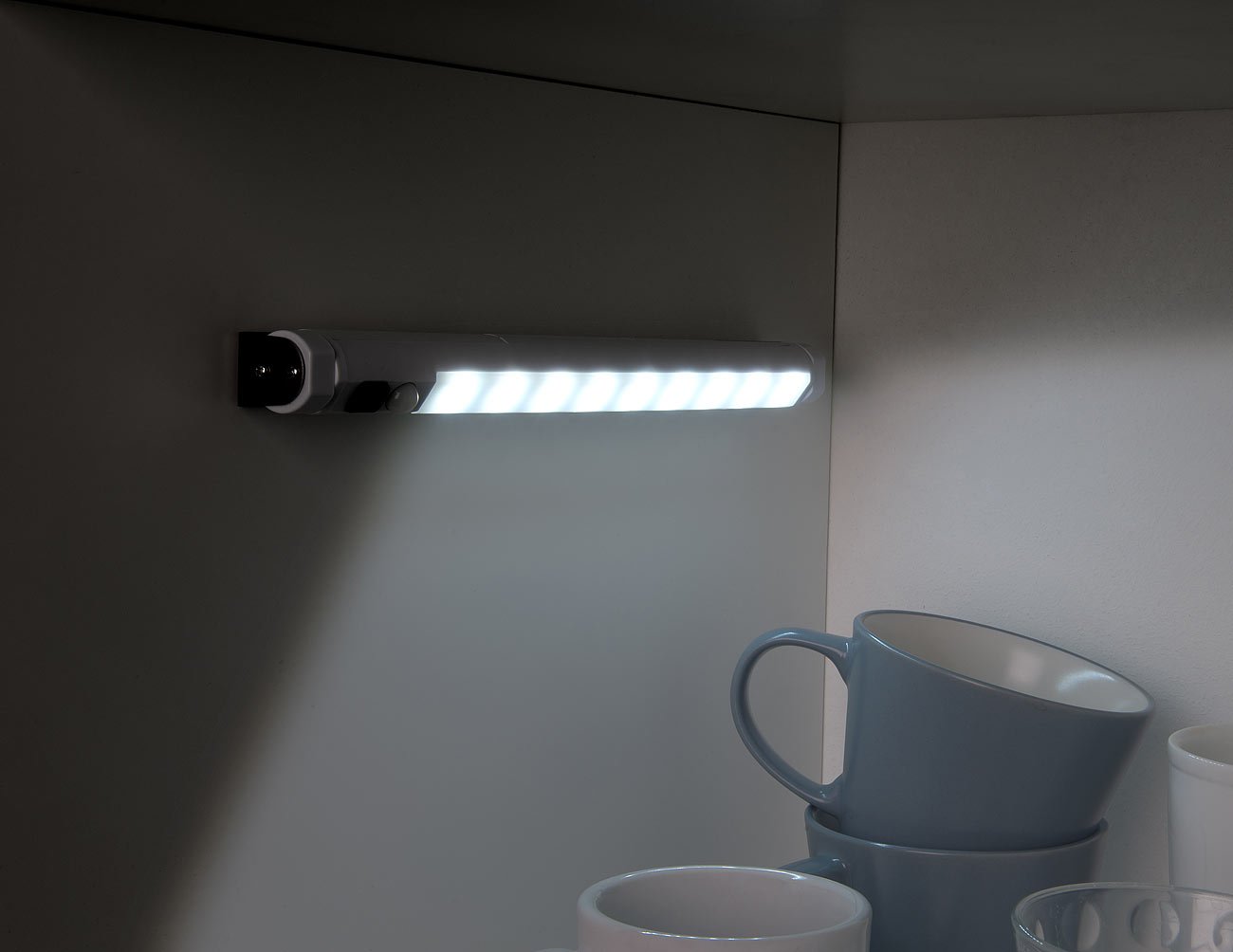 Lunartec Innenbeleuchtung Lichtleiste 9 LEDs mit Bewegungsmelder