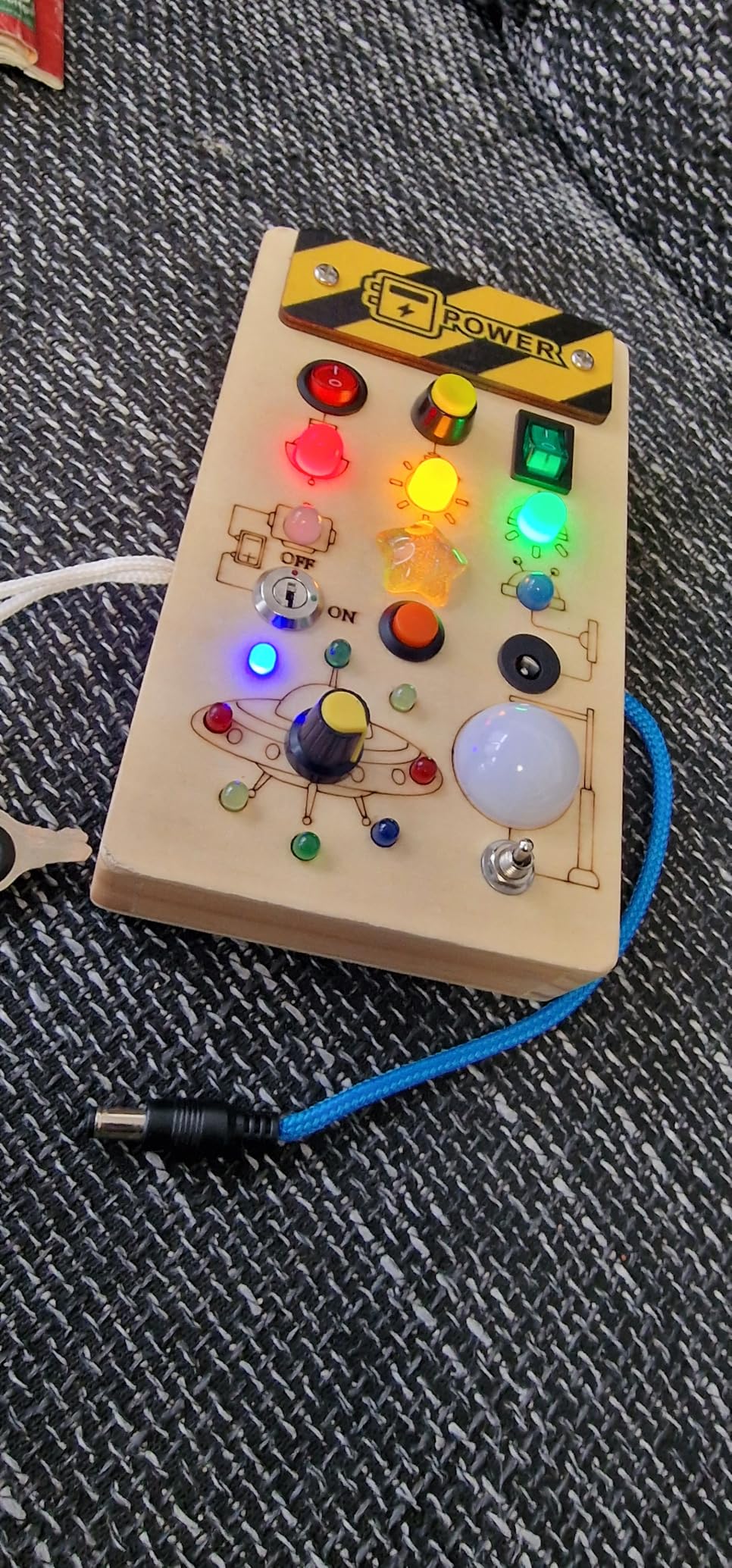 WEARXI Busy Board Holzoptik LED Dinosaurier Sound